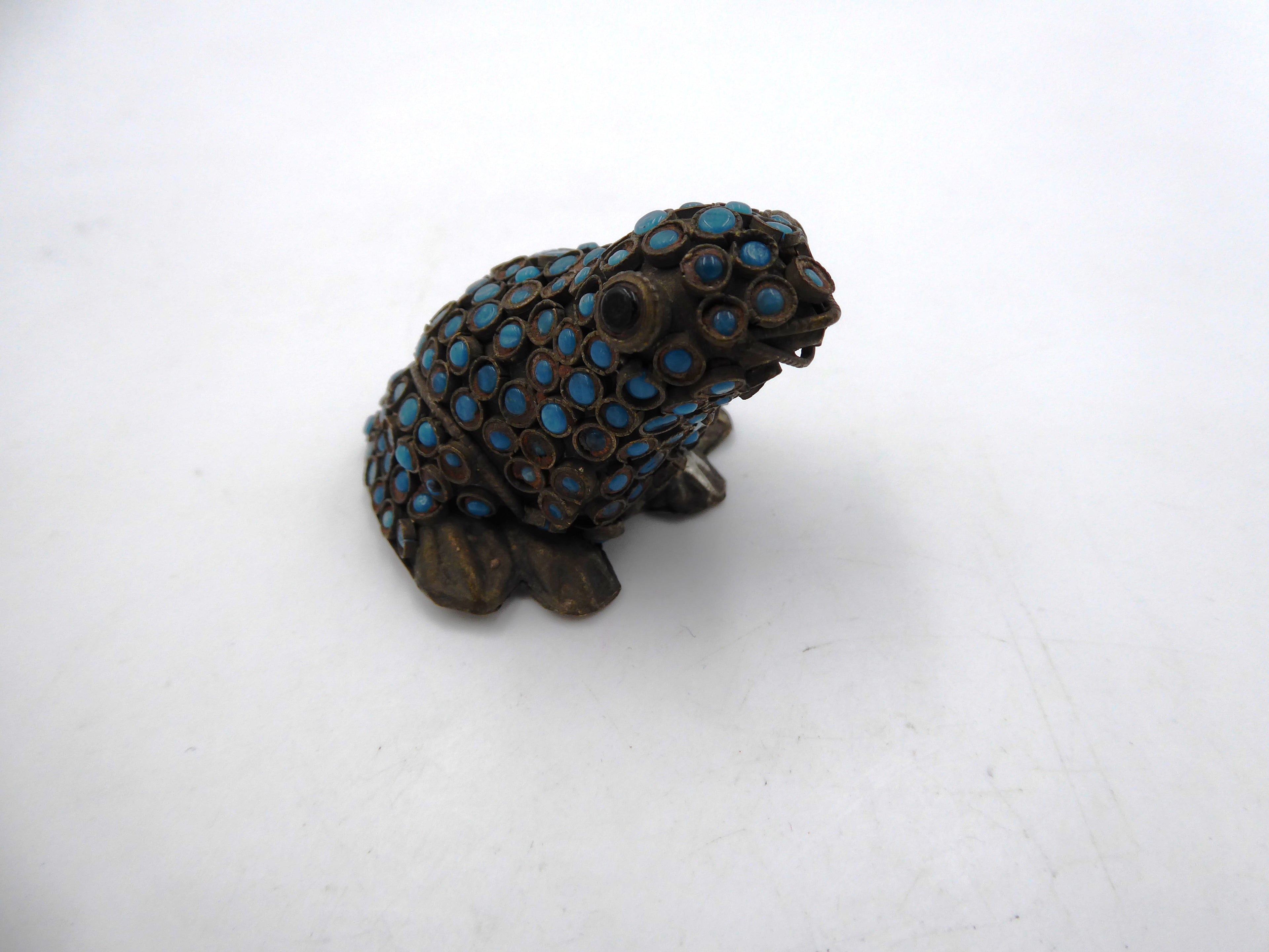 Vieille grenouille africaine en tôle laiton émaillée bleu ciel
