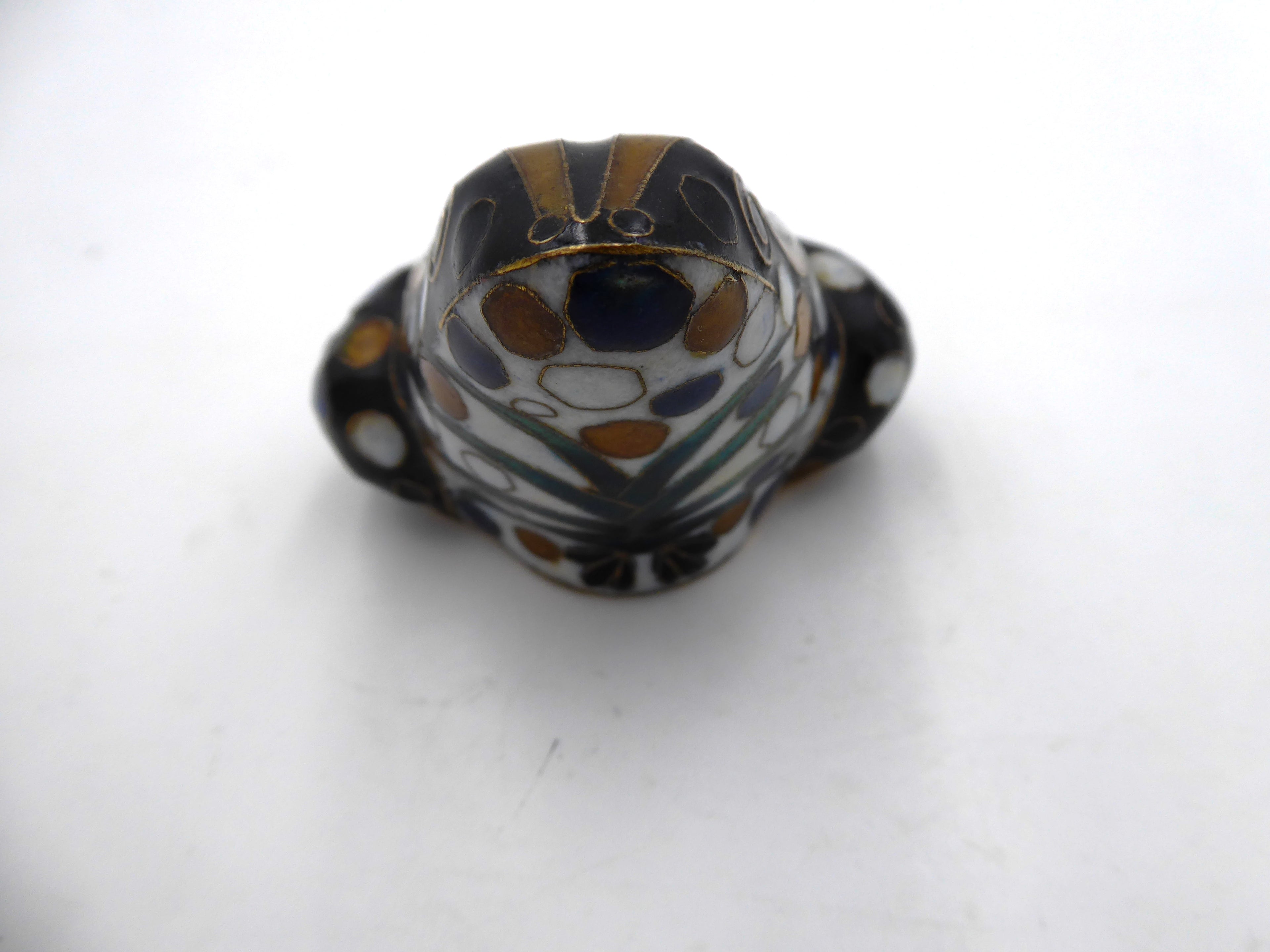 Moyenne grenouille cendrier laiton en émail cloisonné