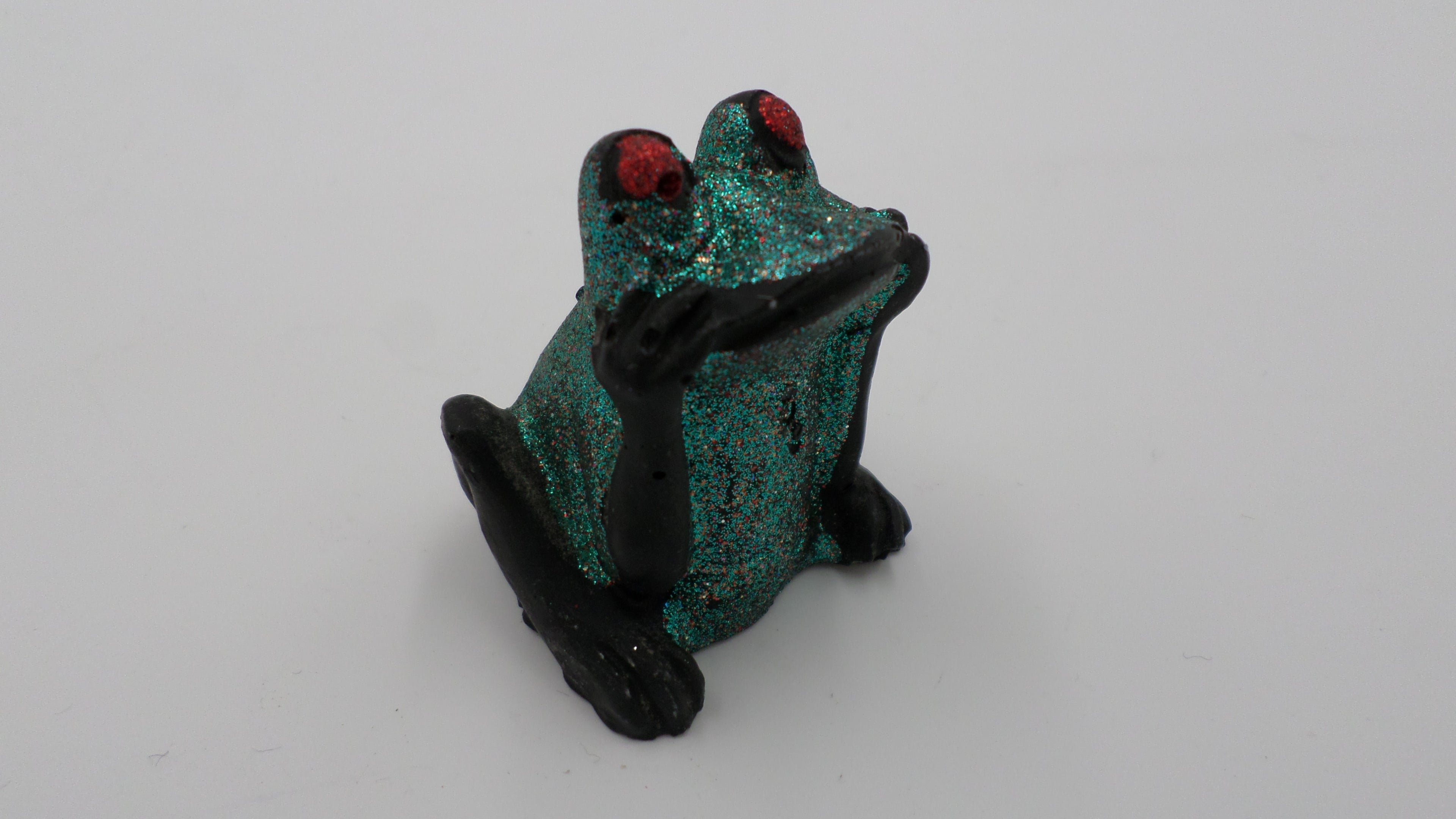 Petite grenouille noire avec strass