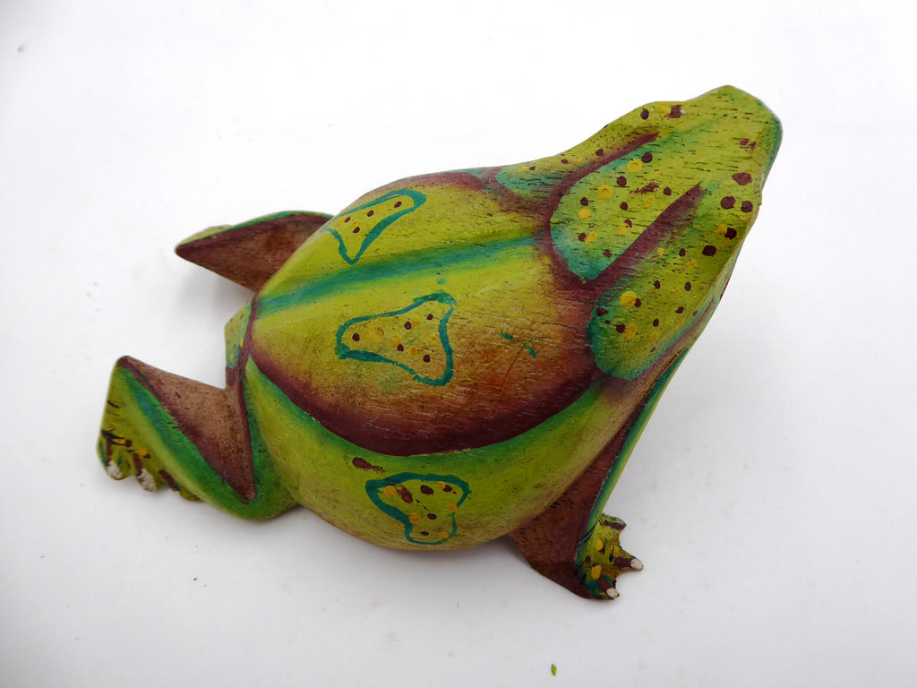 Petite grenouille en bois peint