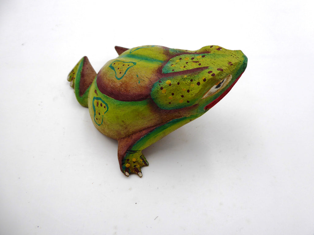 Petite grenouille en bois peint