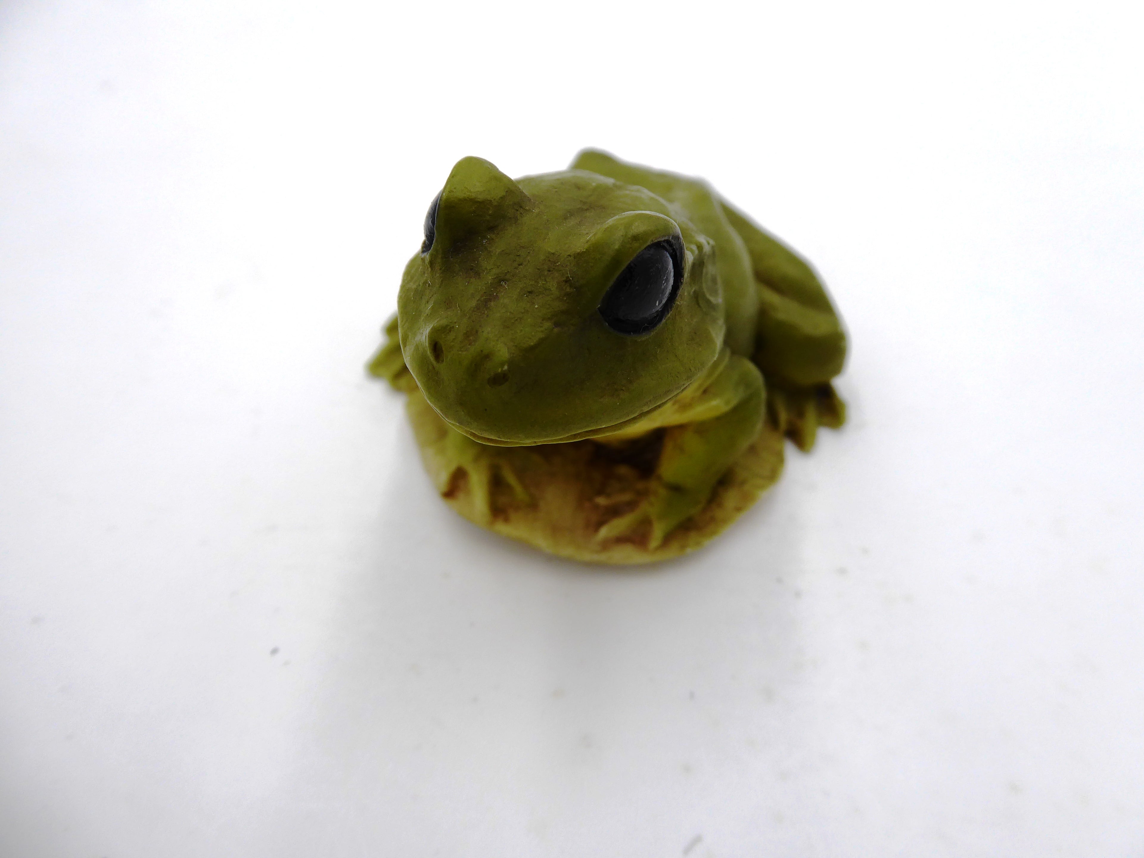 Moyenne grenouille composite signée CASTAGNA