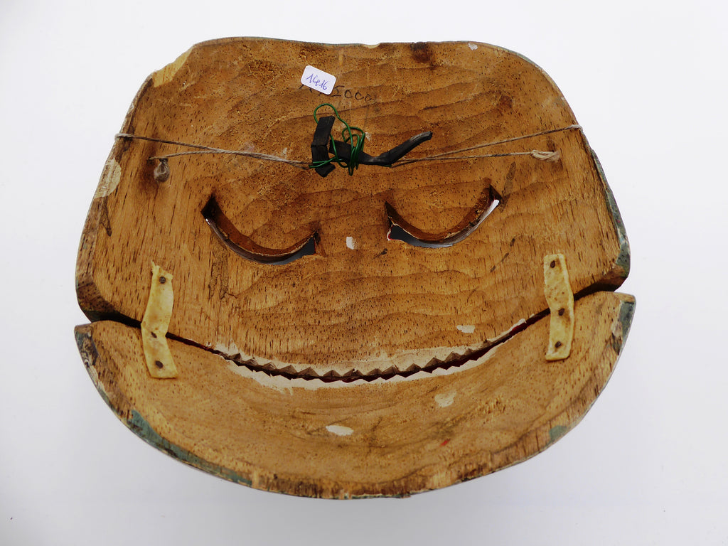 Grande grenouille en bois peint assise à damier