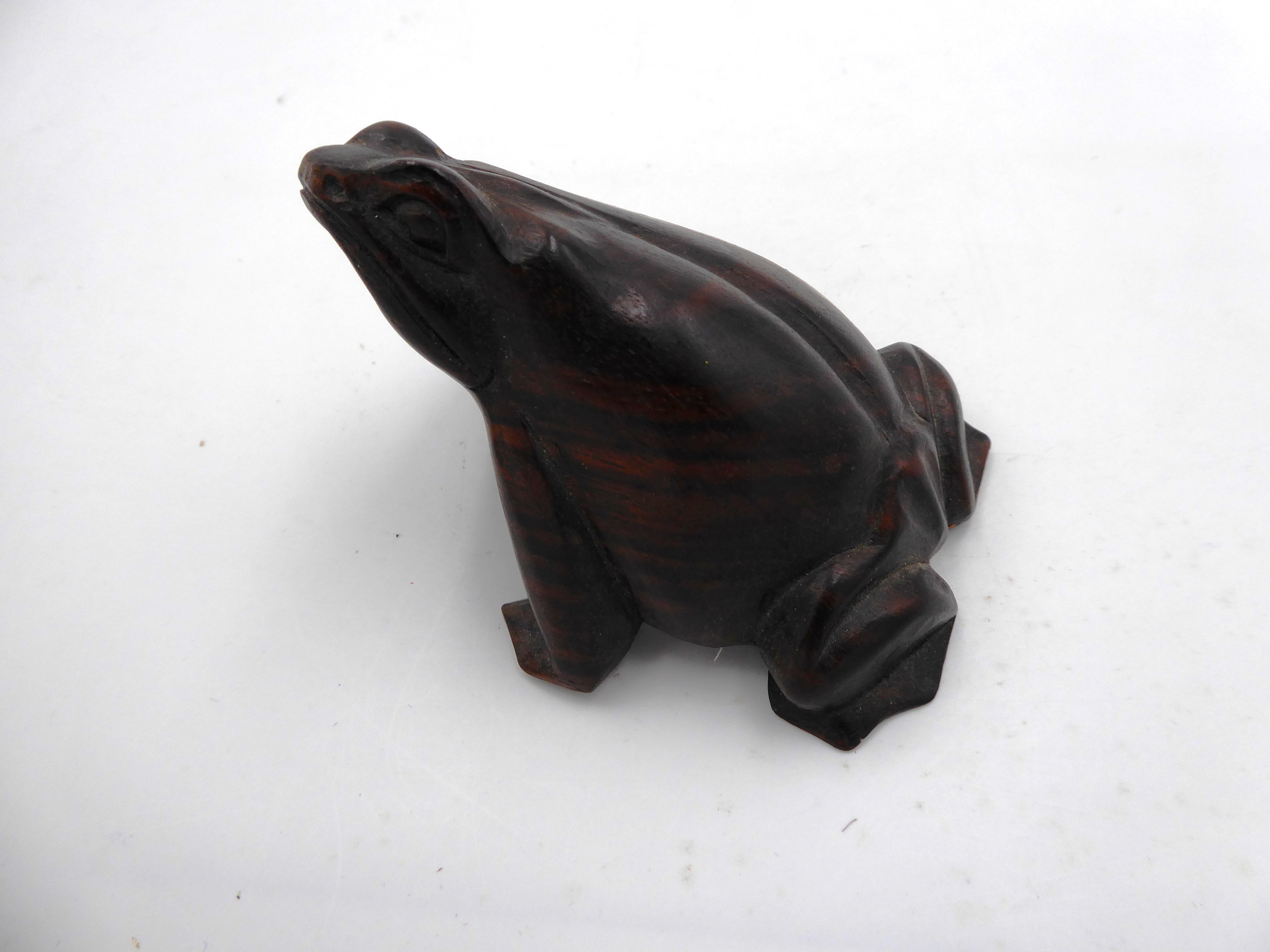 Petite grenouille en bois de palissandre