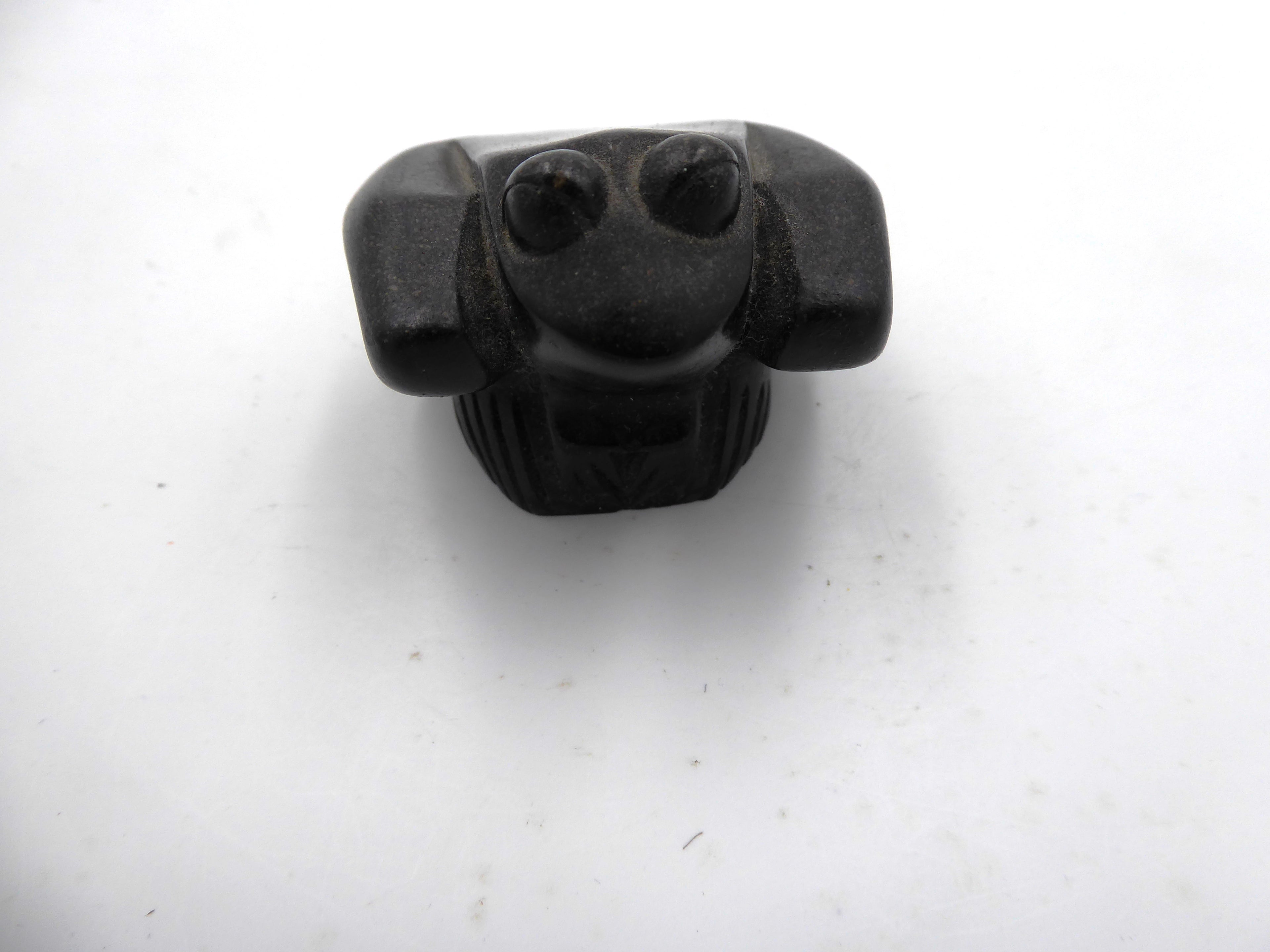 Petite grenouille en bois d'ébène