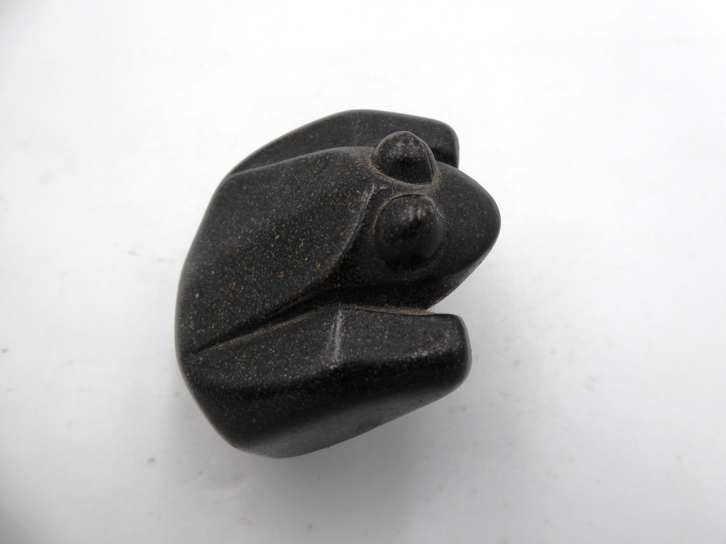 Petite grenouille en bois d'ébène