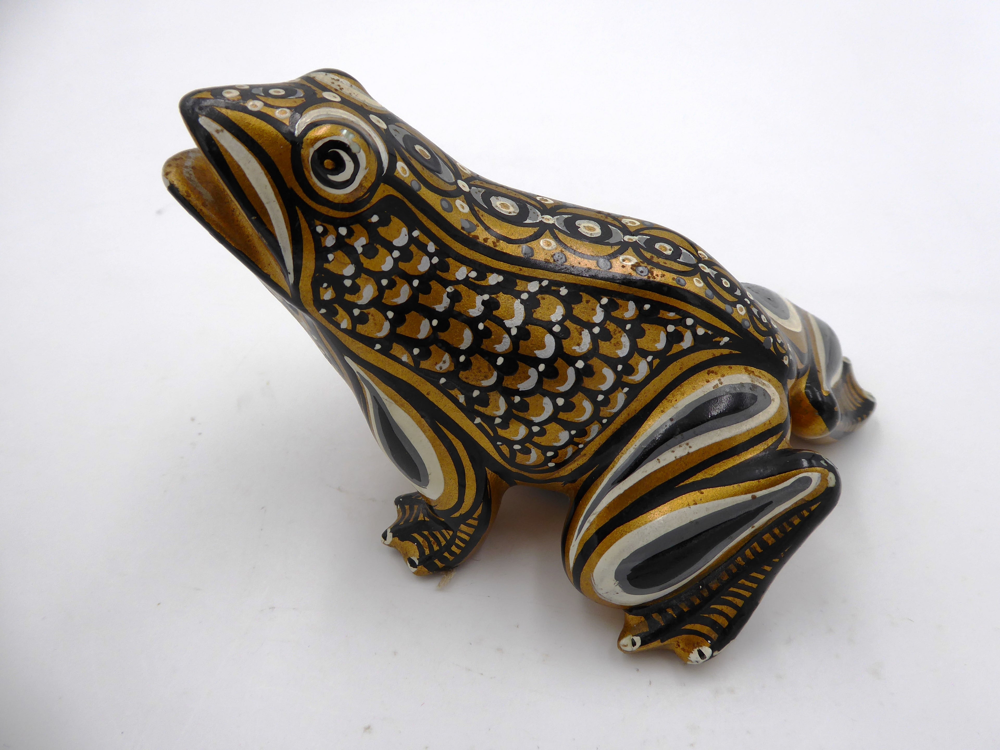 Très belle grenouille peinte en laqué