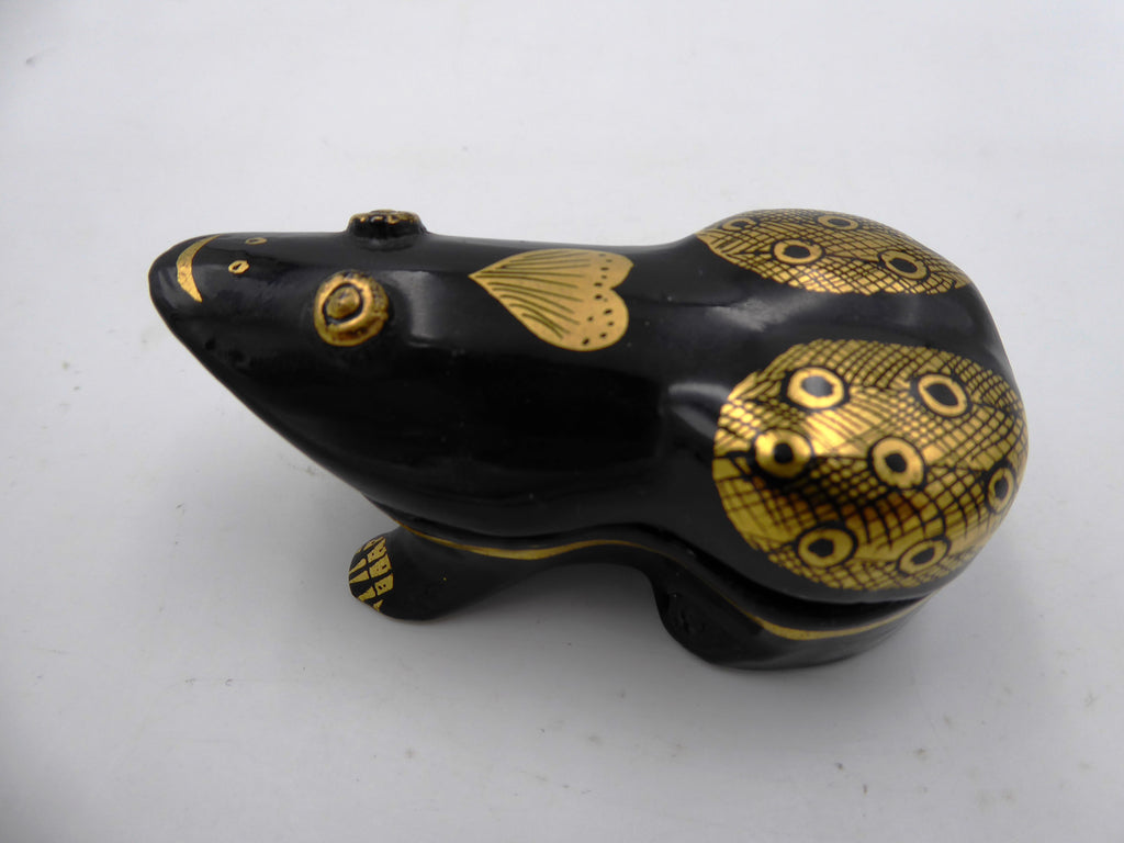 Petite boite à bijoux noire avec motifs dorés