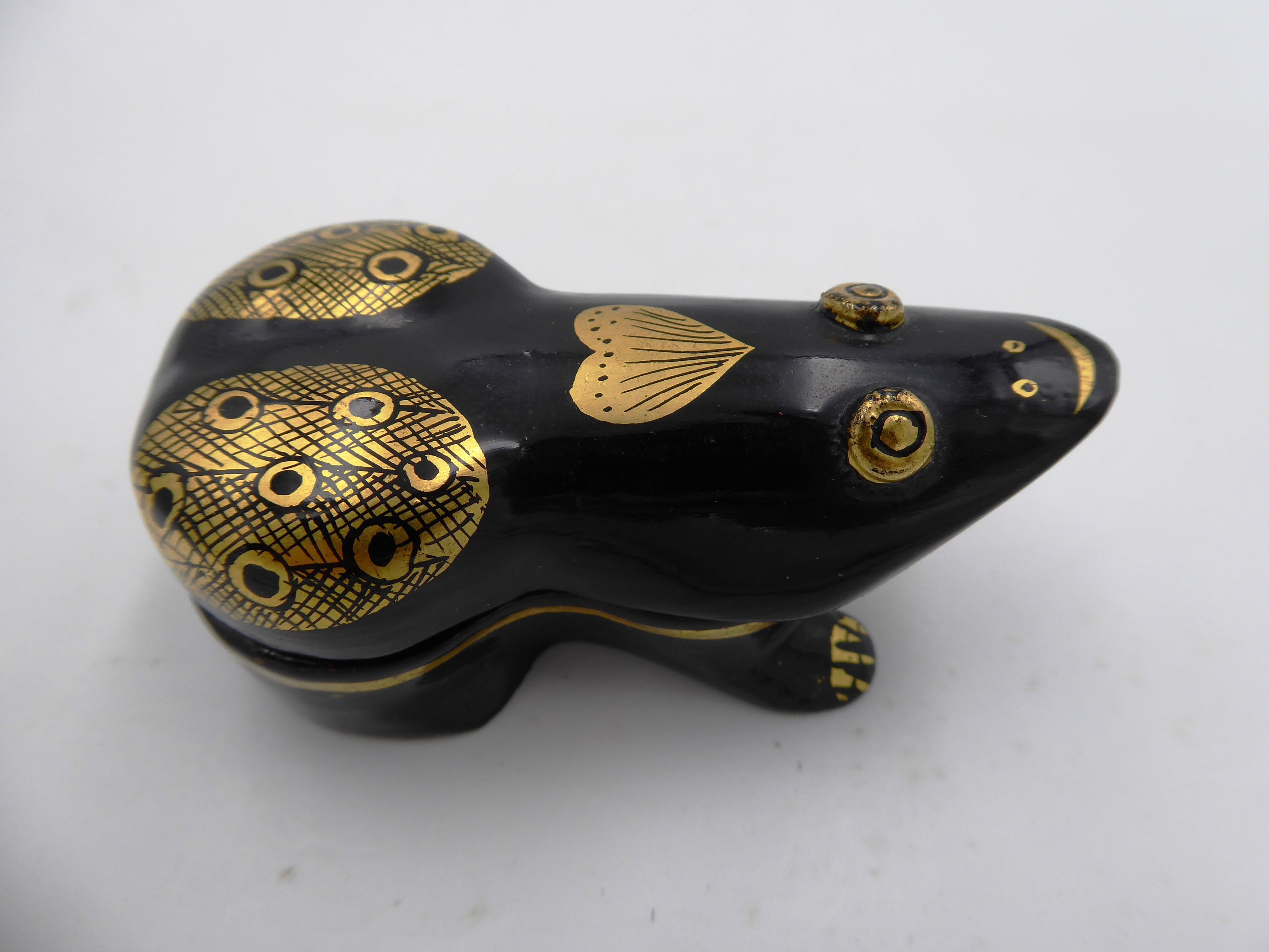 Petite boite à bijoux noire avec motifs dorés