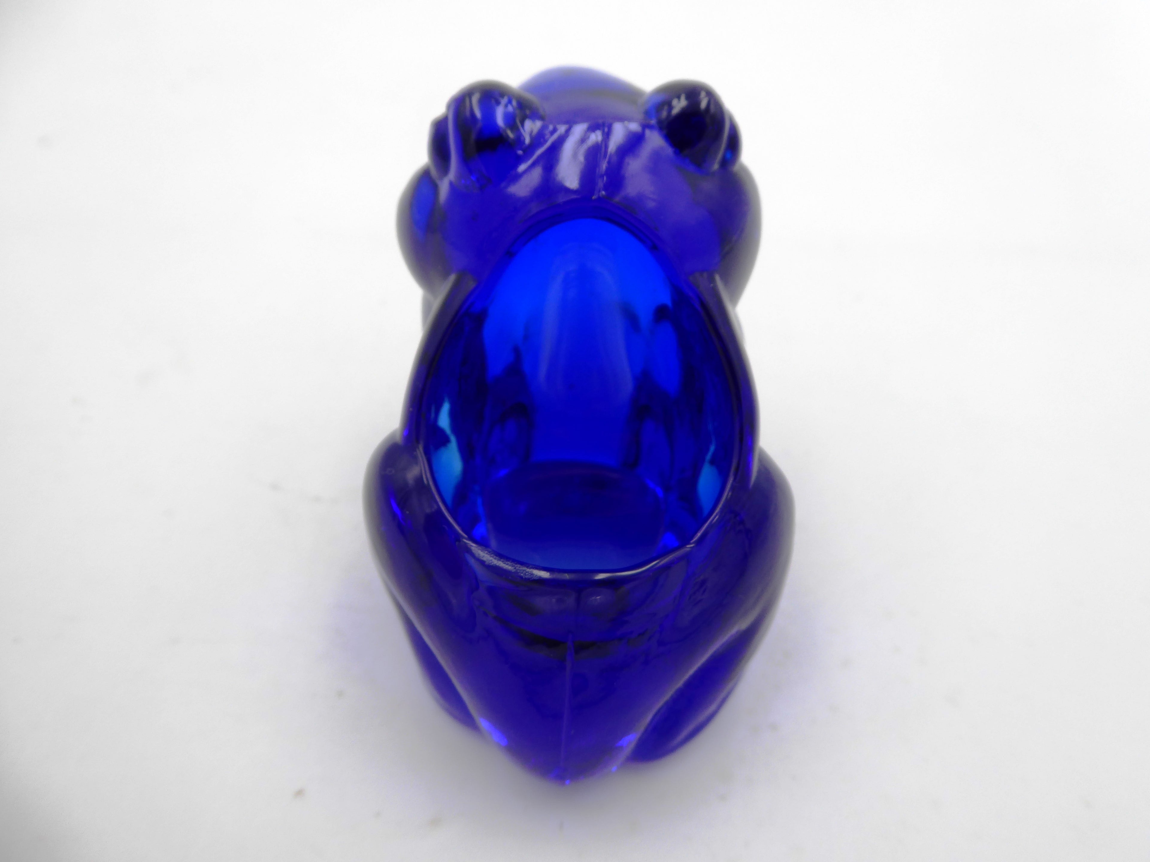Petit pot en verre bleu foncé