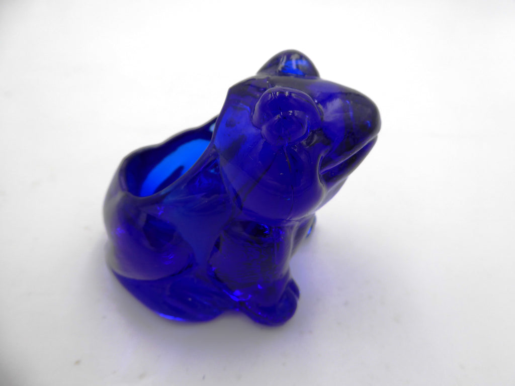 Petit pot en verre bleu foncé
