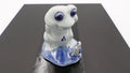 Petite grenouille en céramique gris/bleu avec tortue