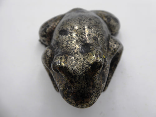 Belle grenouille en pierre polie briante