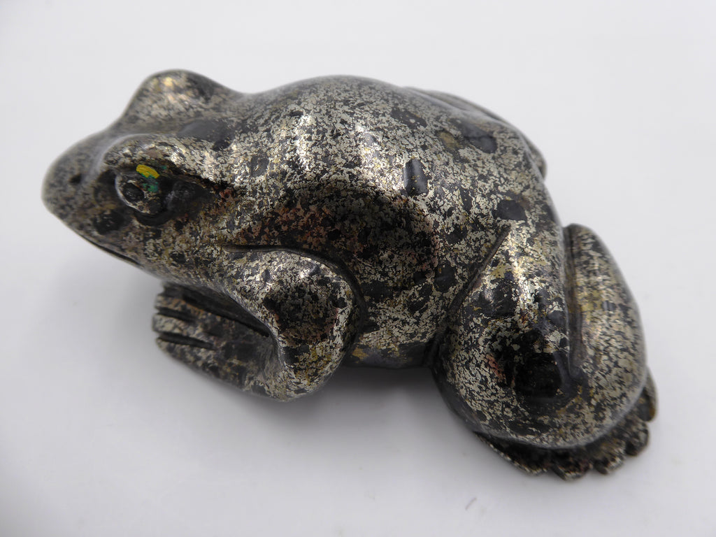 Belle grenouille en pierre polie briante