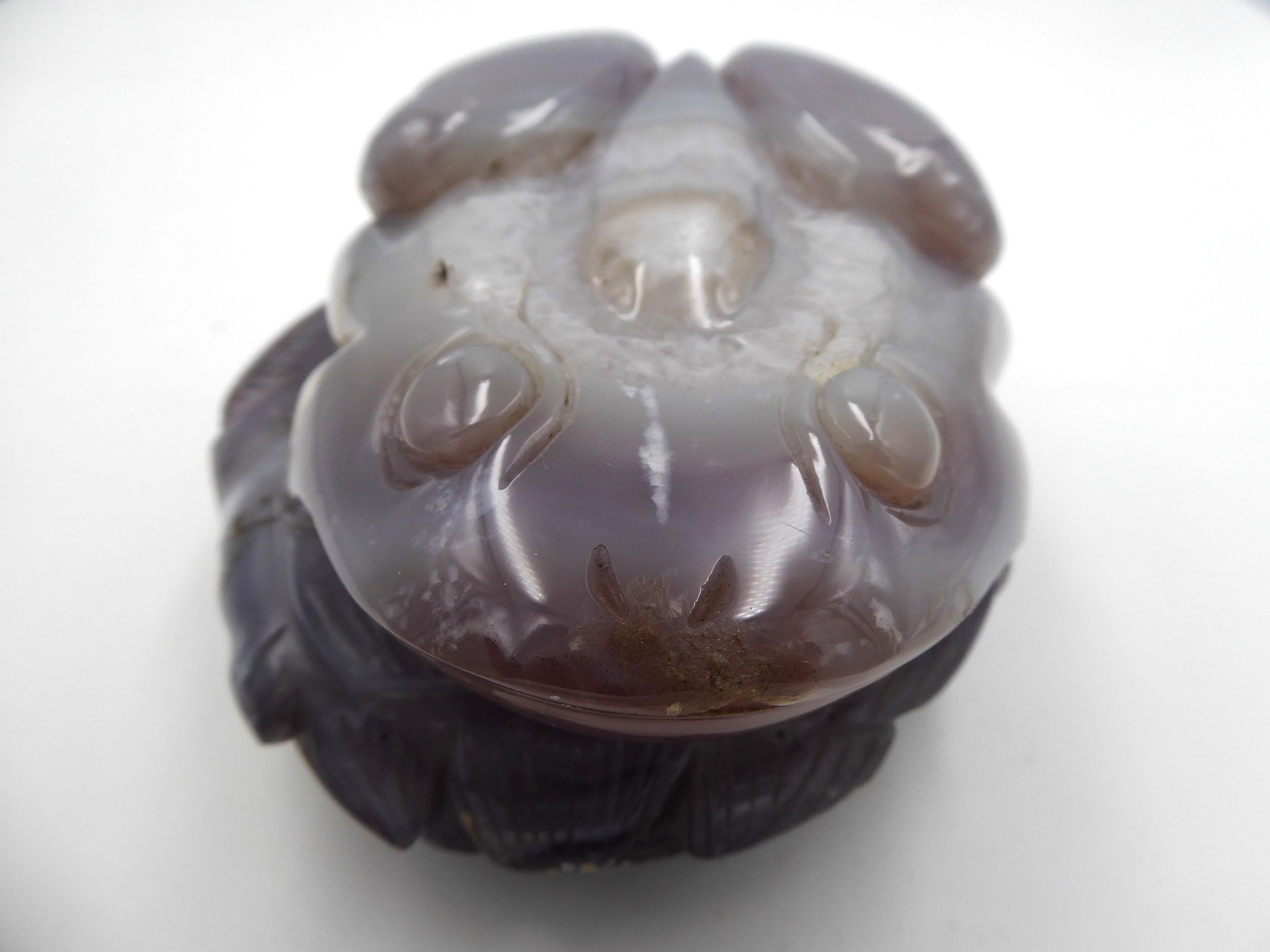 Énorme grenouille en agate