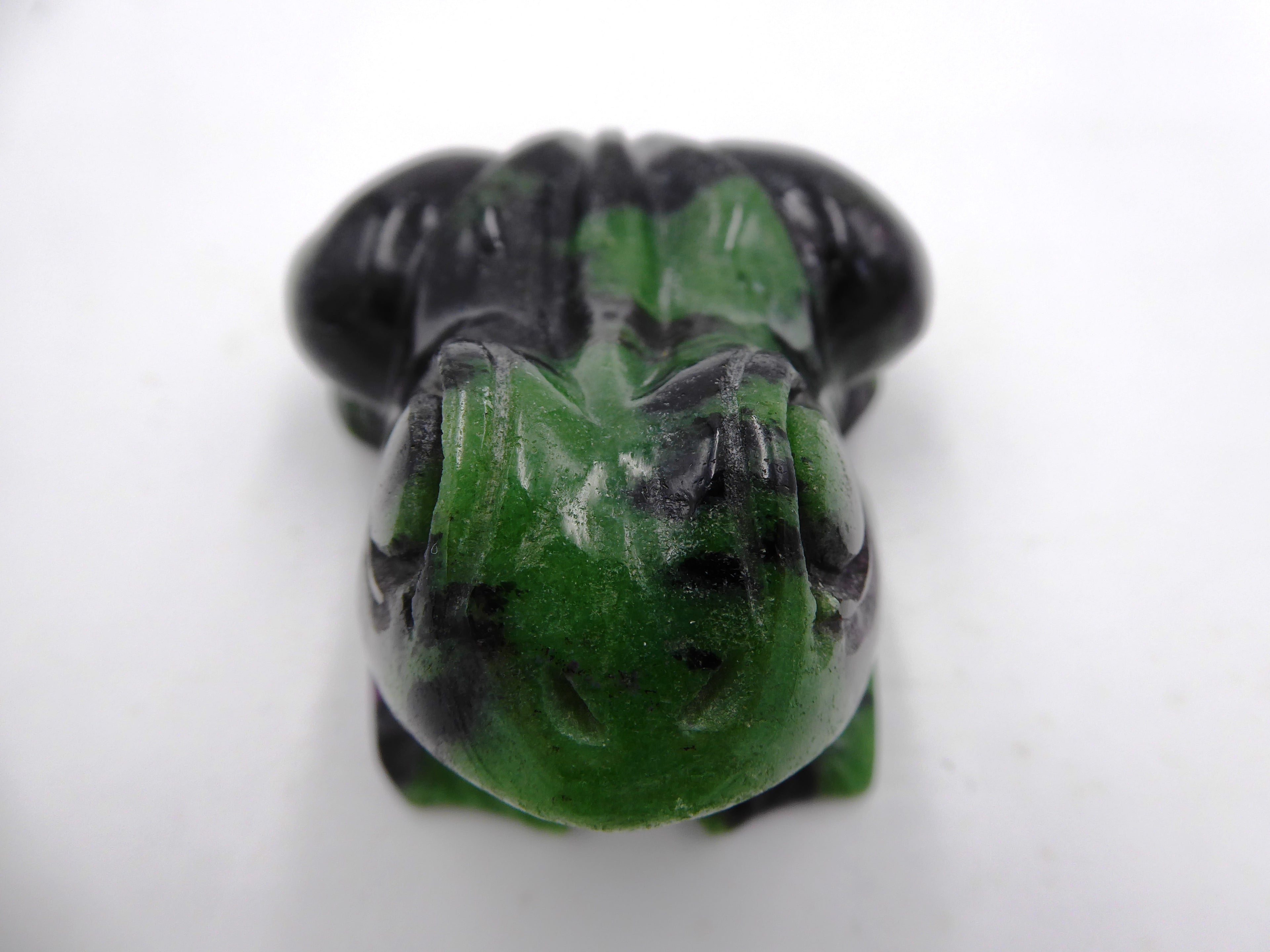 Belle grenouille en pierre verte et noire