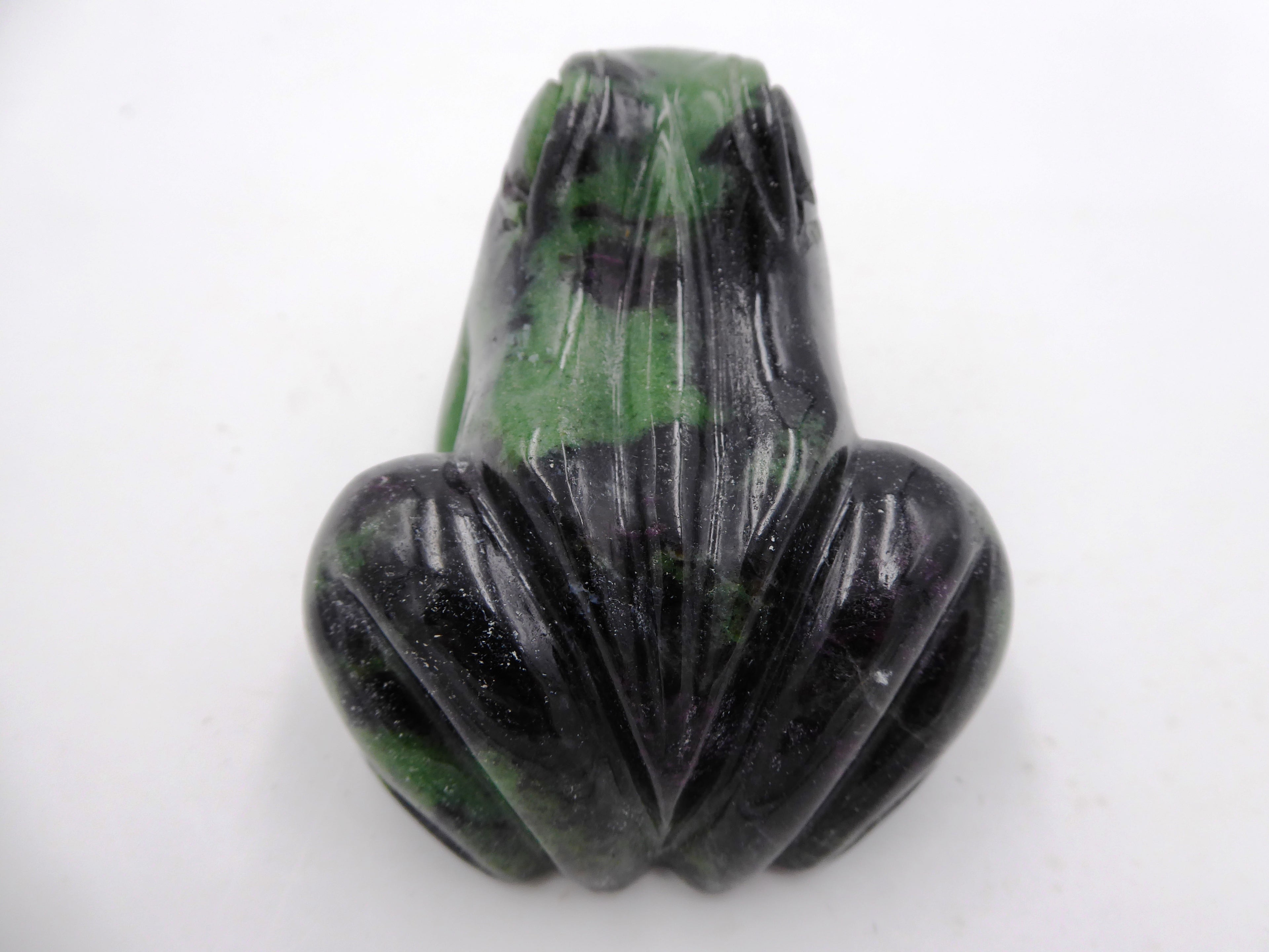 Belle grenouille en pierre verte et noire