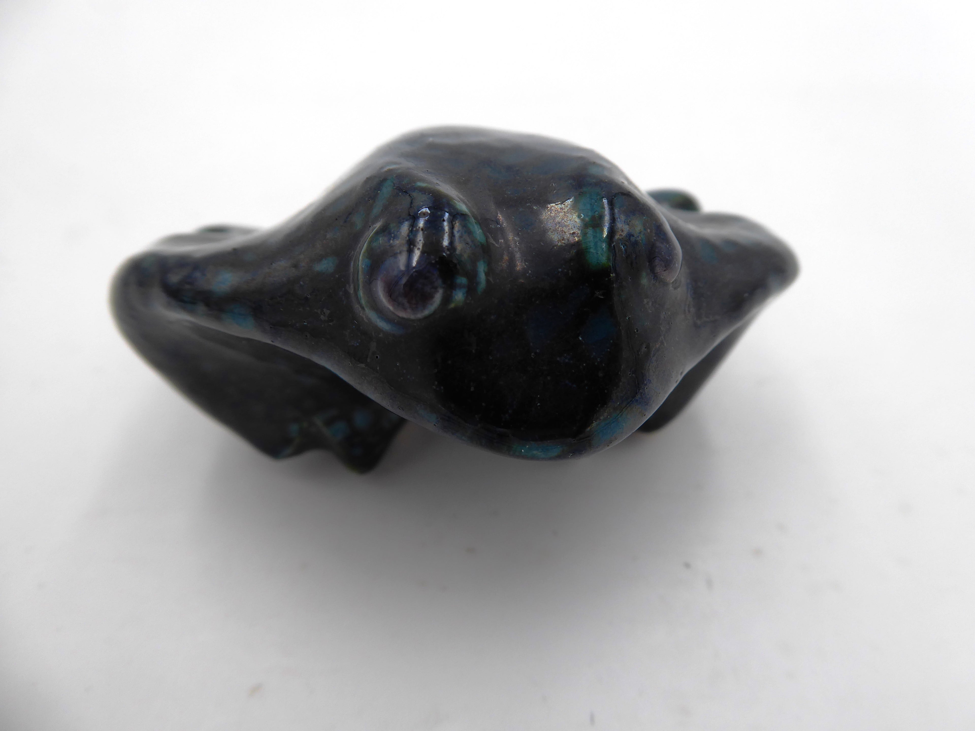 Grenouille en céramique tachetée