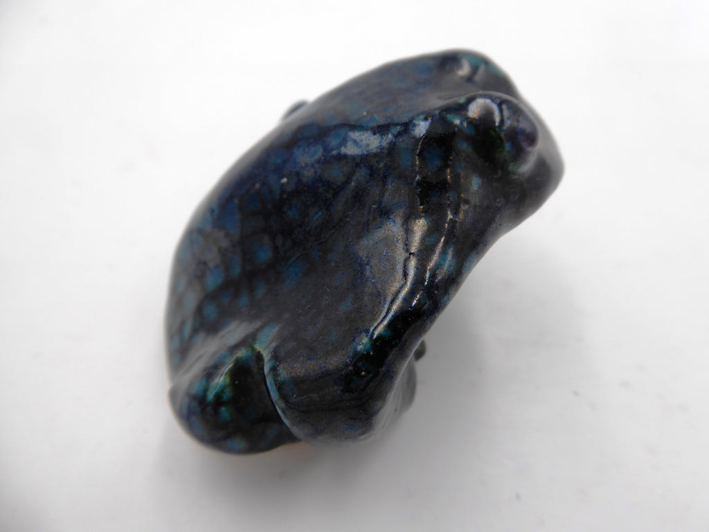 Grenouille en céramique tachetée
