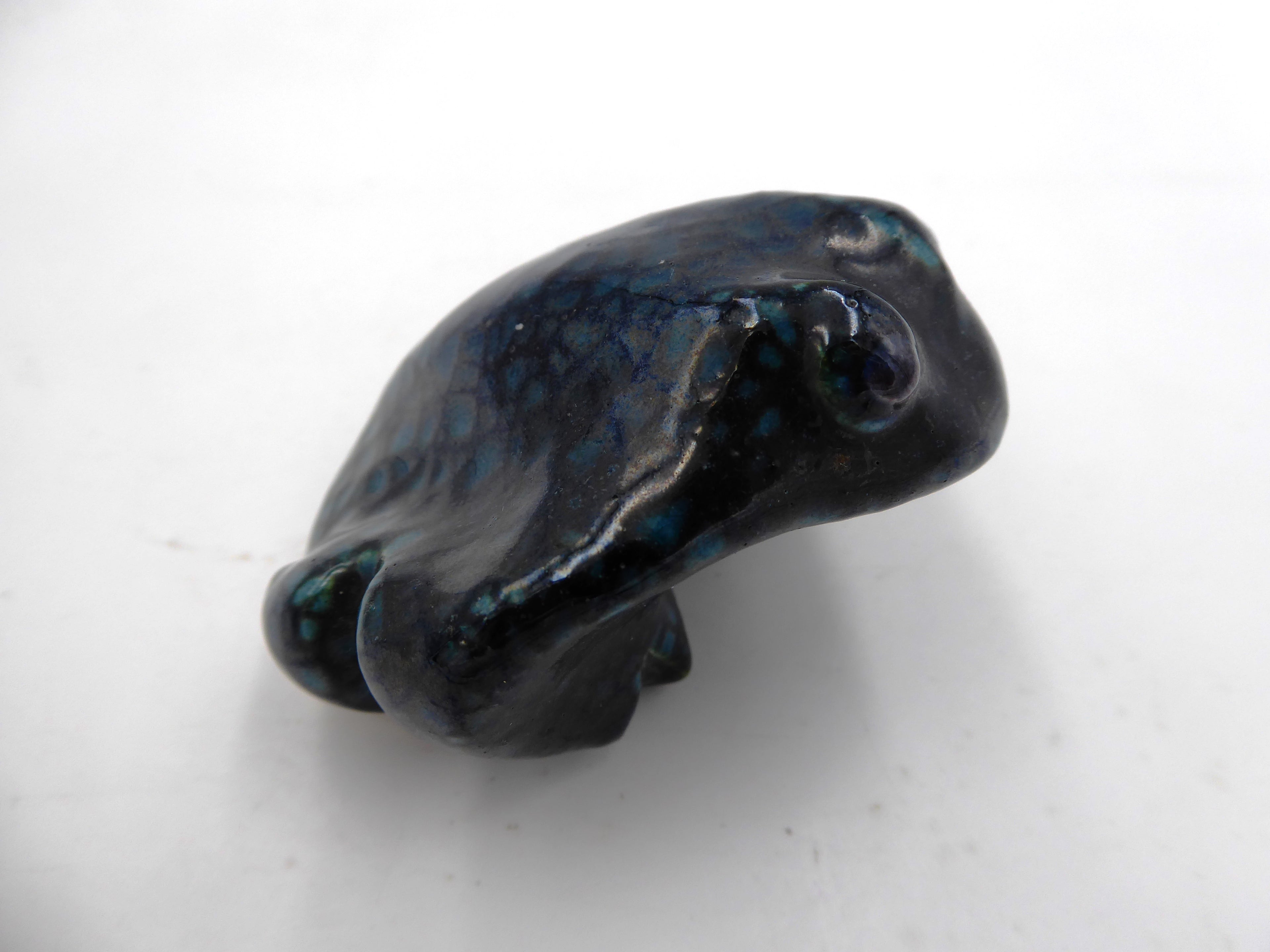 Grenouille en céramique tachetée