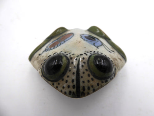Belle petite grenouille plate peinte à la main