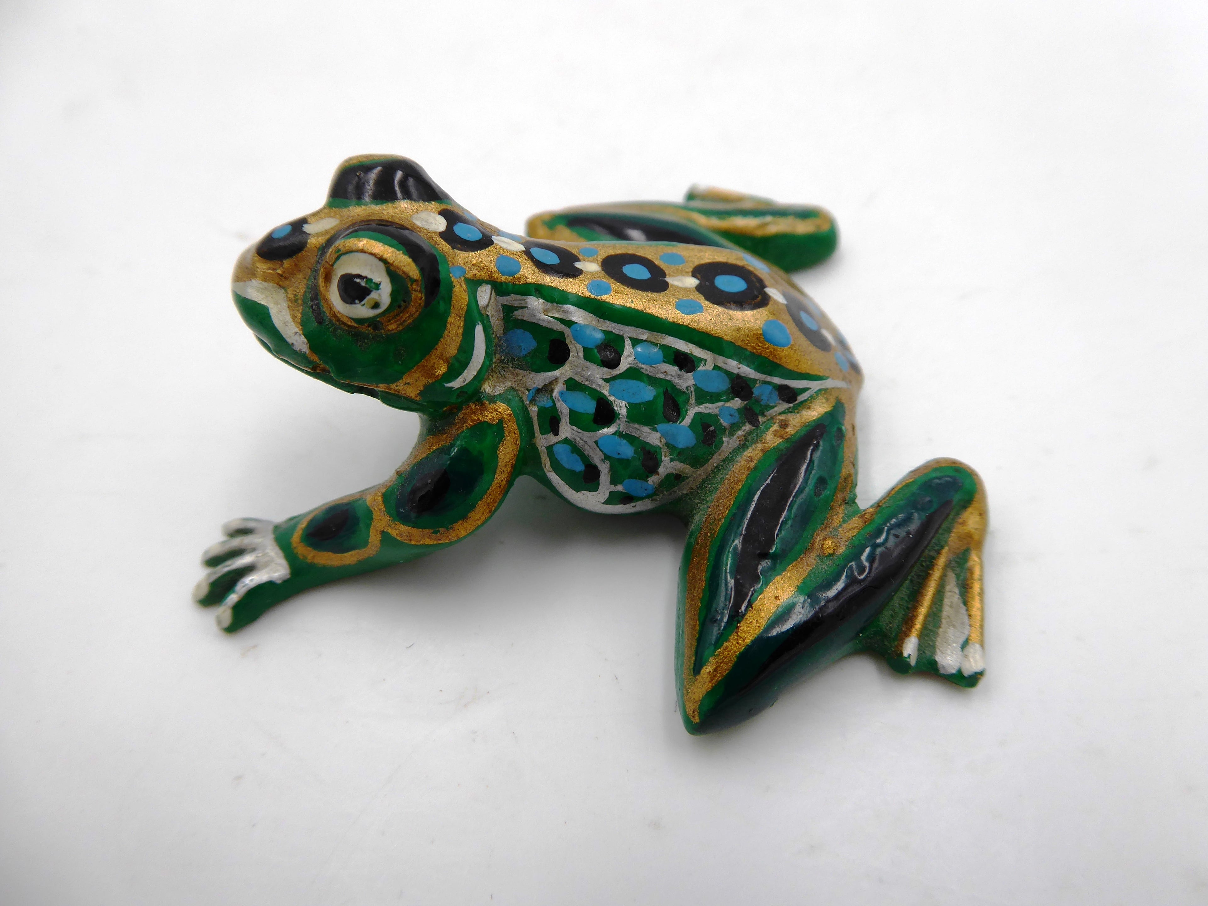 Petite grenouille composite peinte à la main
