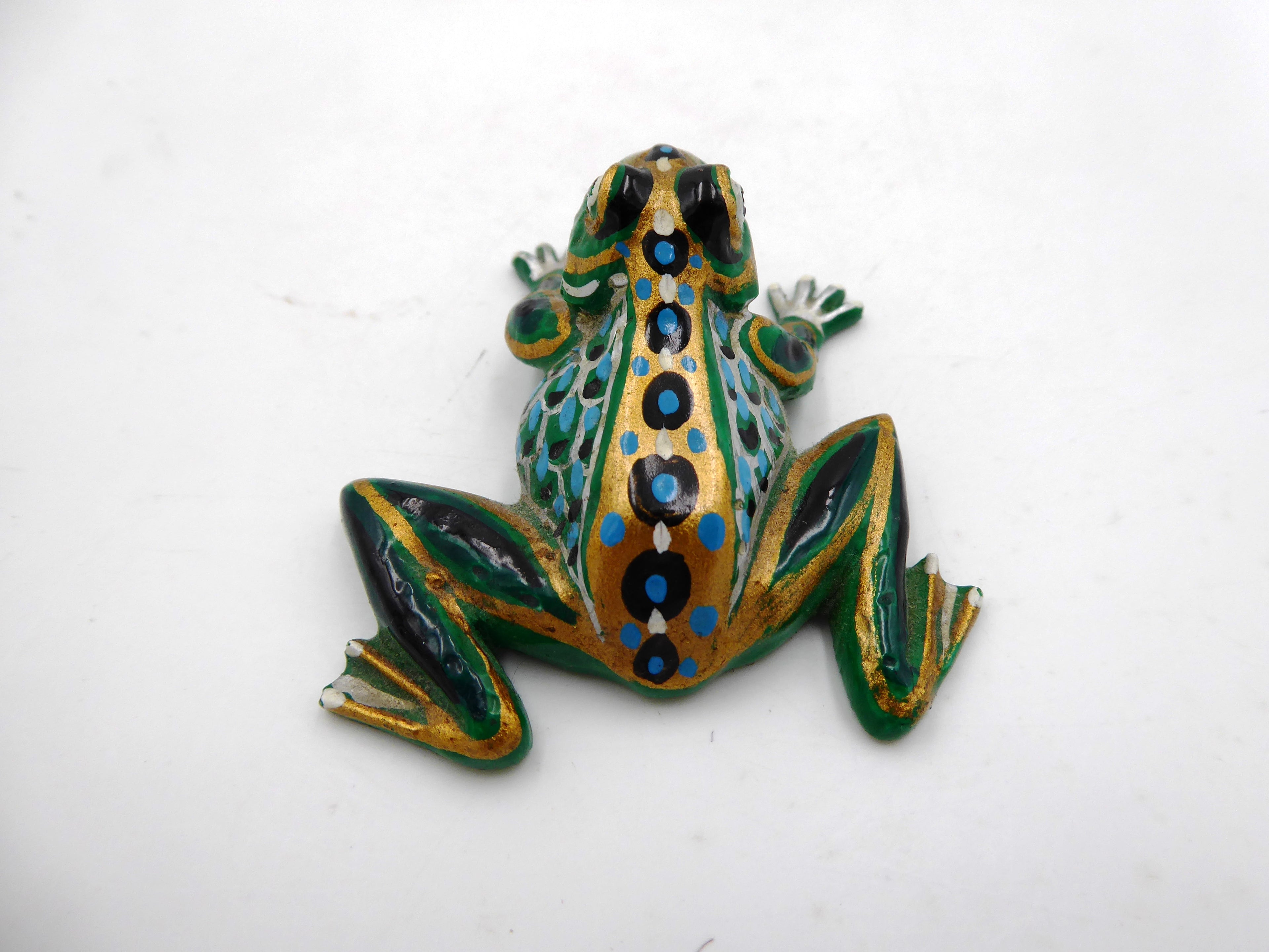 Petite grenouille composite peinte à la main