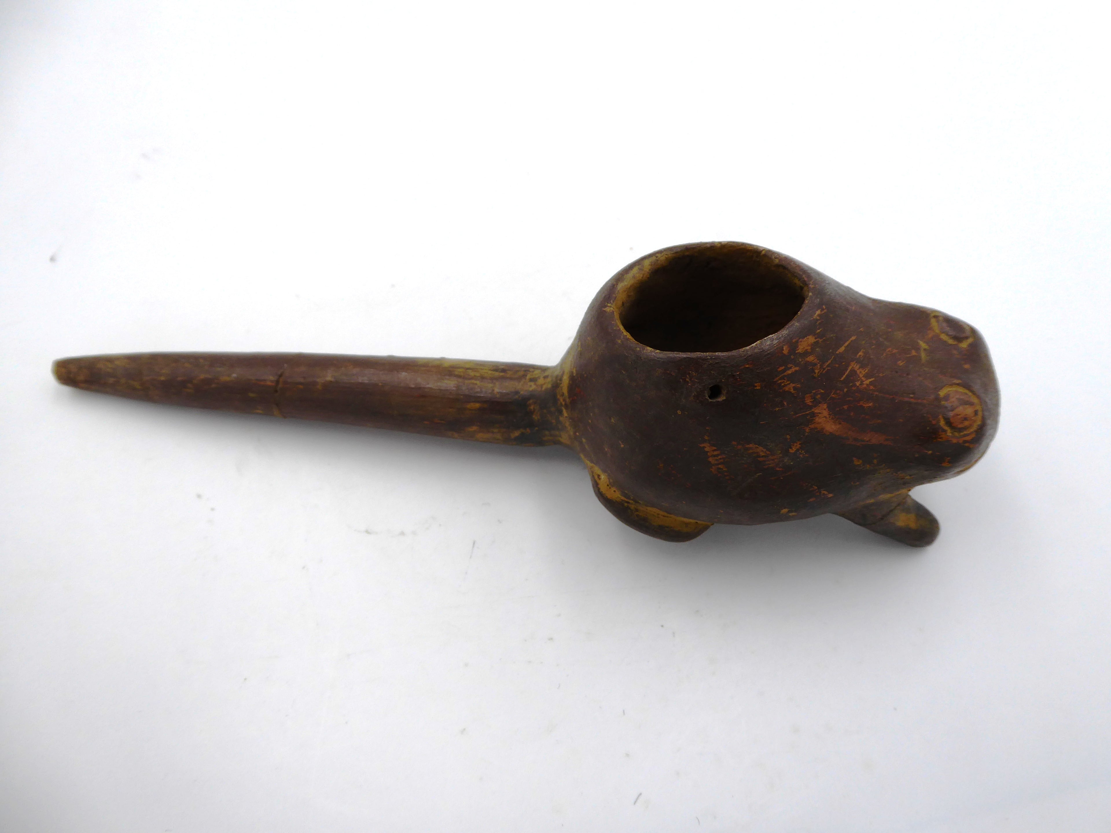 Ancienne pipe en terre cuite peinte en marron