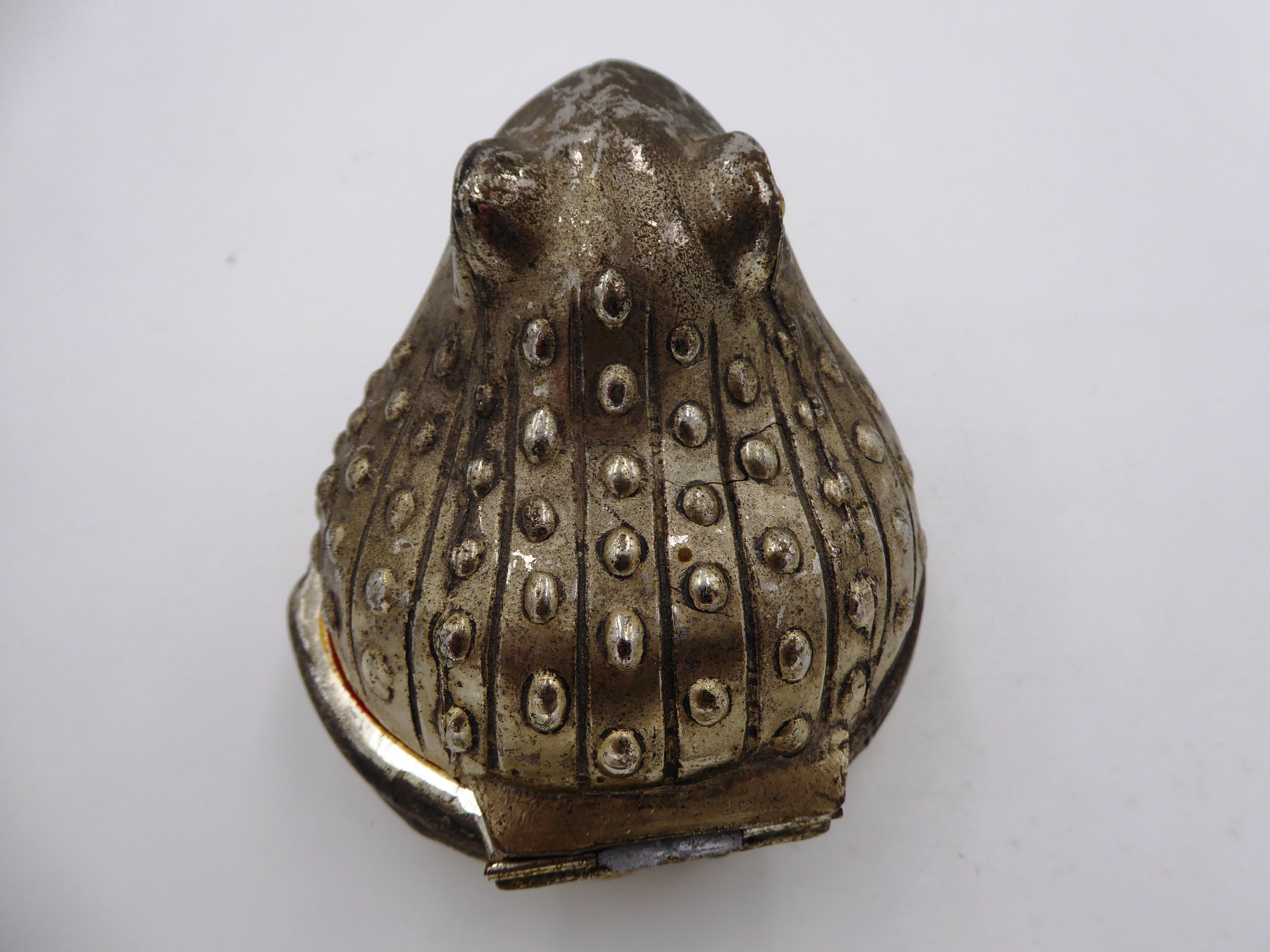 Vieille boite à bijoux Japonaise en laiton argenté