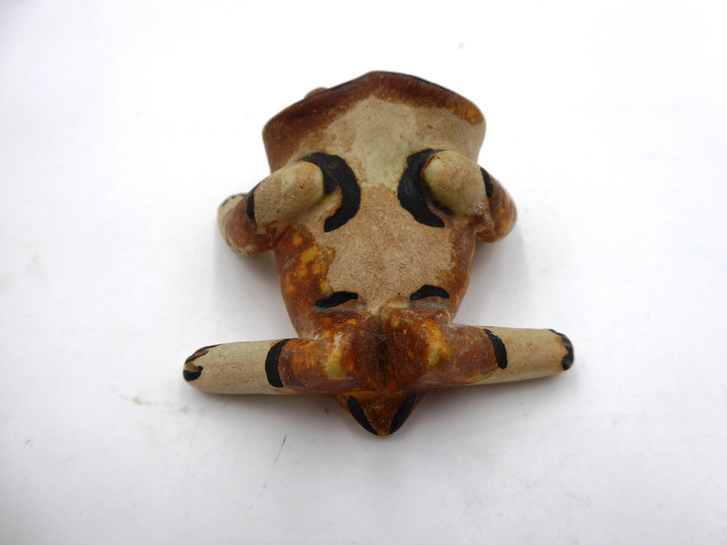 Originale petite grenouille en terre cuite