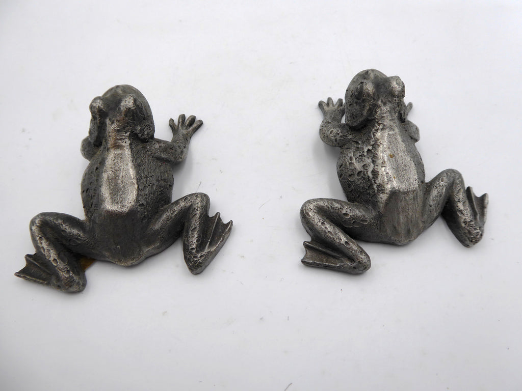 Couple de grenouille en étain