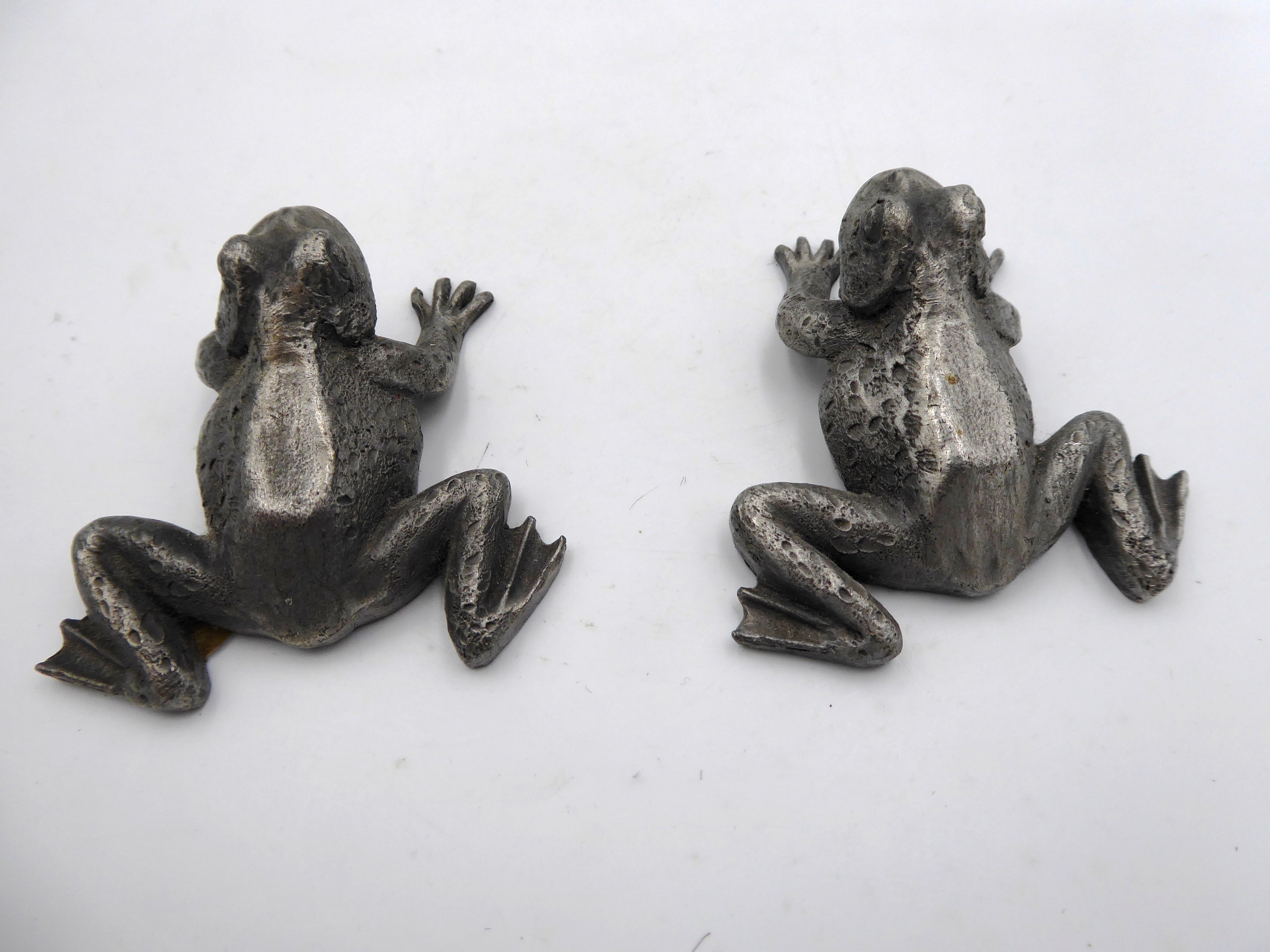 Couple de grenouille en étain