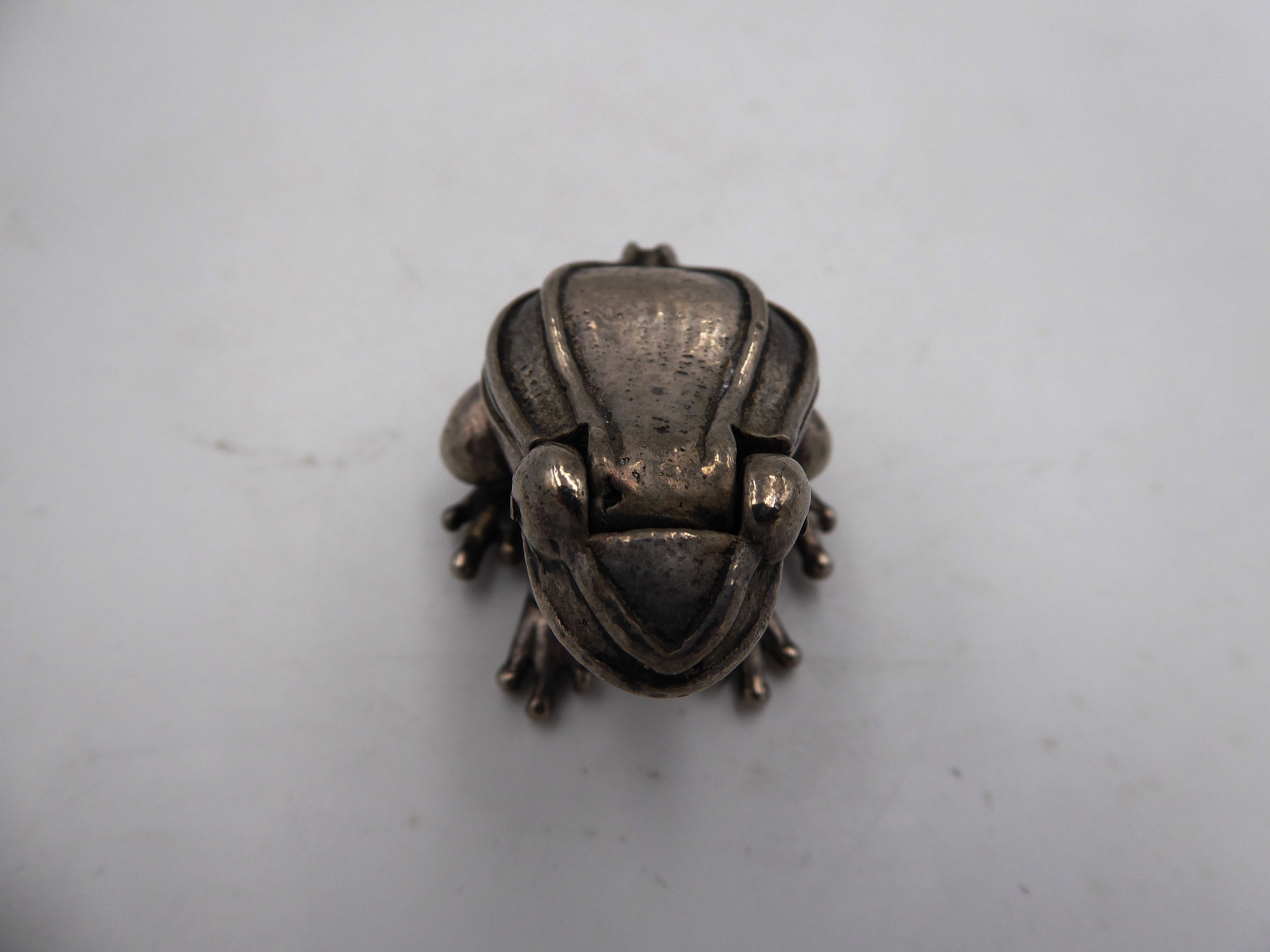 Mini boite à bijoux en argent massif