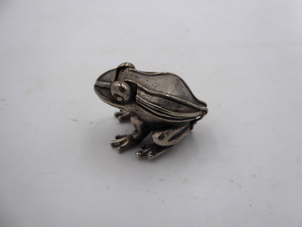 Mini boite à bijoux en argent massif