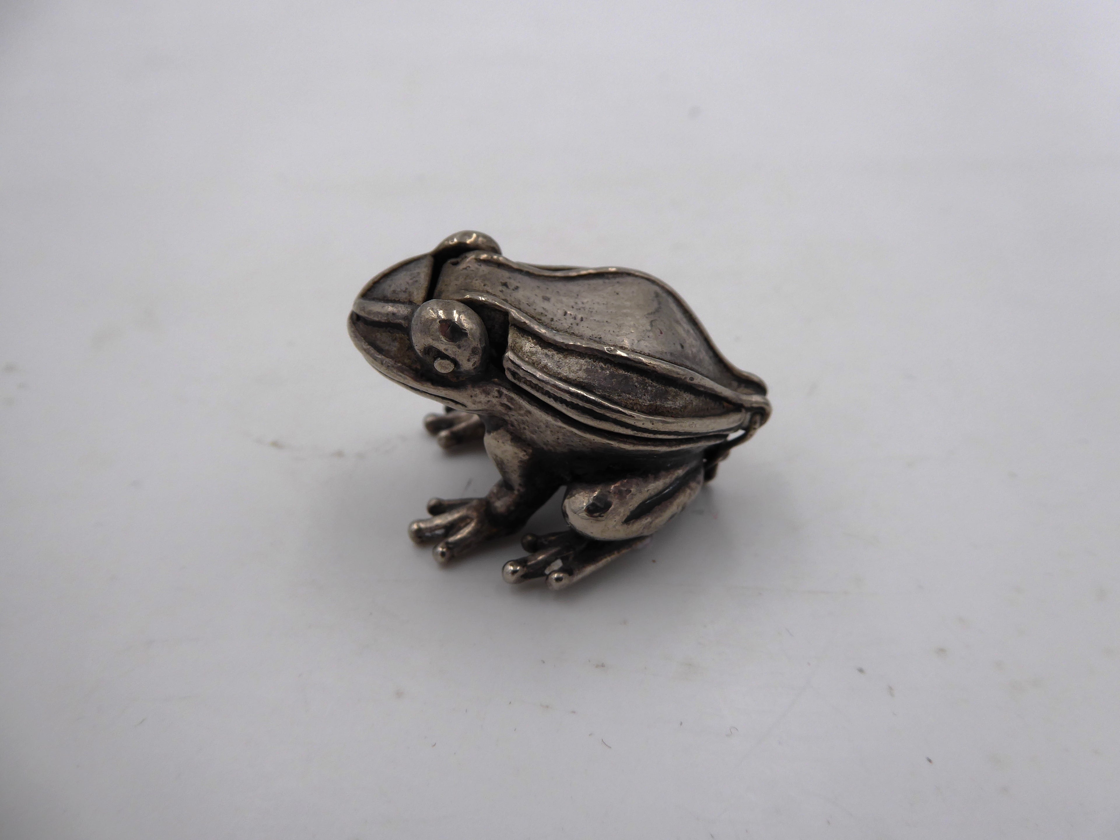 Mini boite à bijoux en argent massif