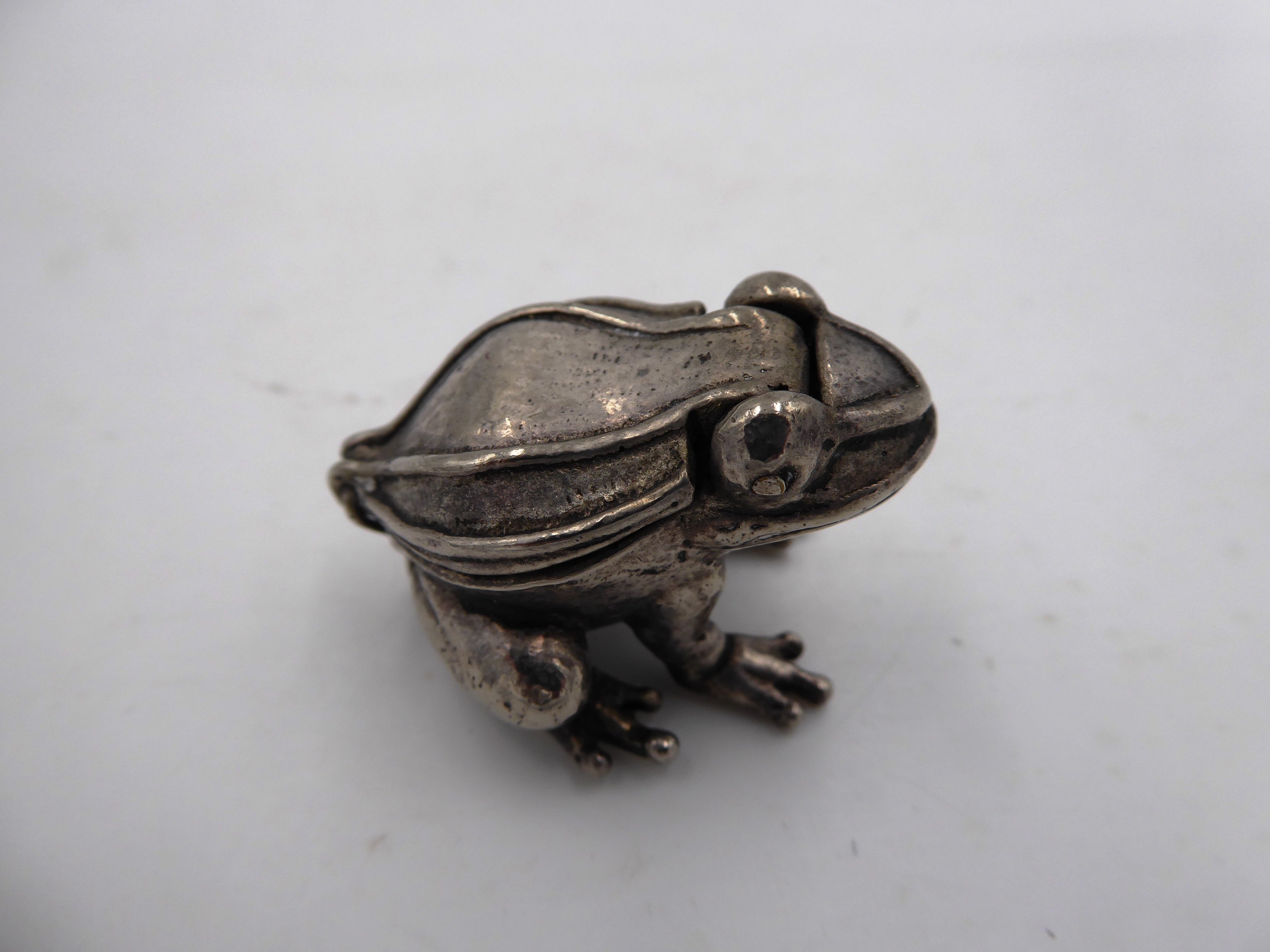 Mini boite à bijoux en argent massif