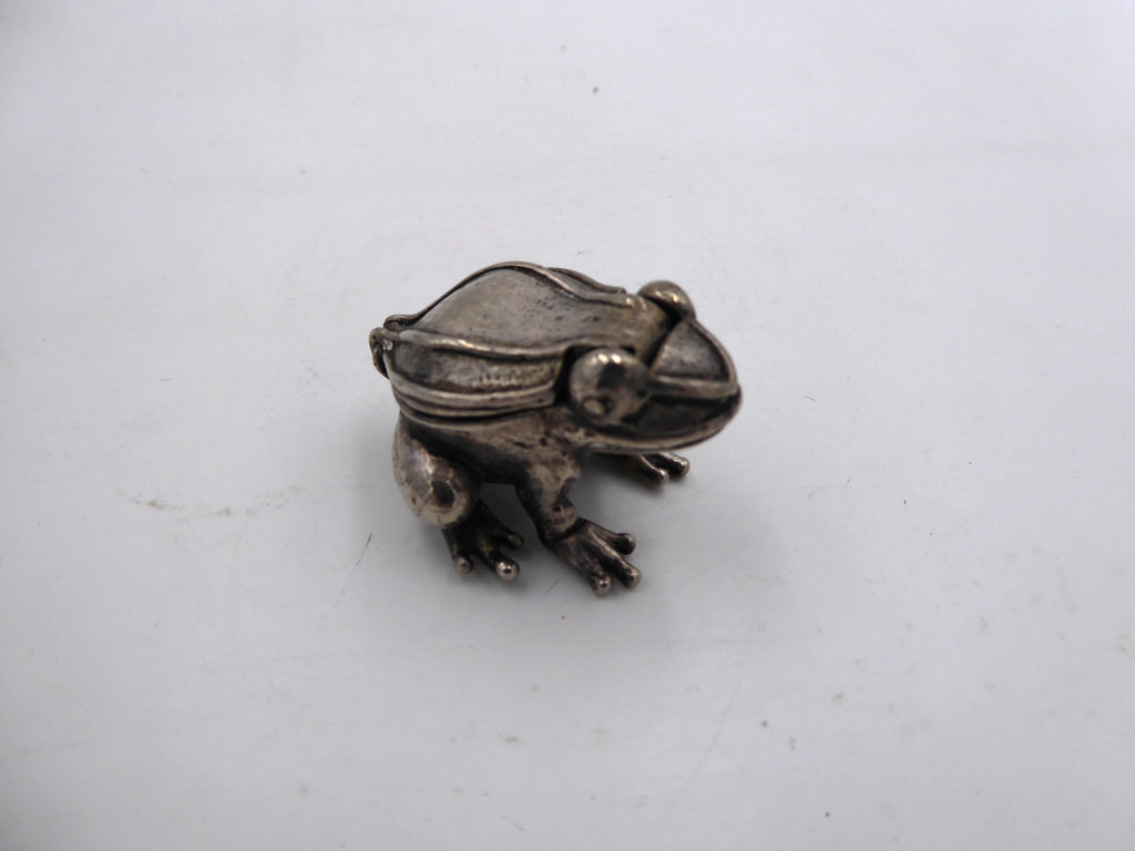Mini boite à bijoux en argent massif