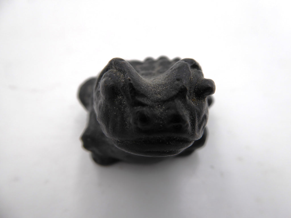 Petite grenouille en laiton noirci