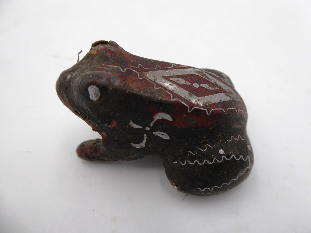 Ancienne grenouille en plomb décoré