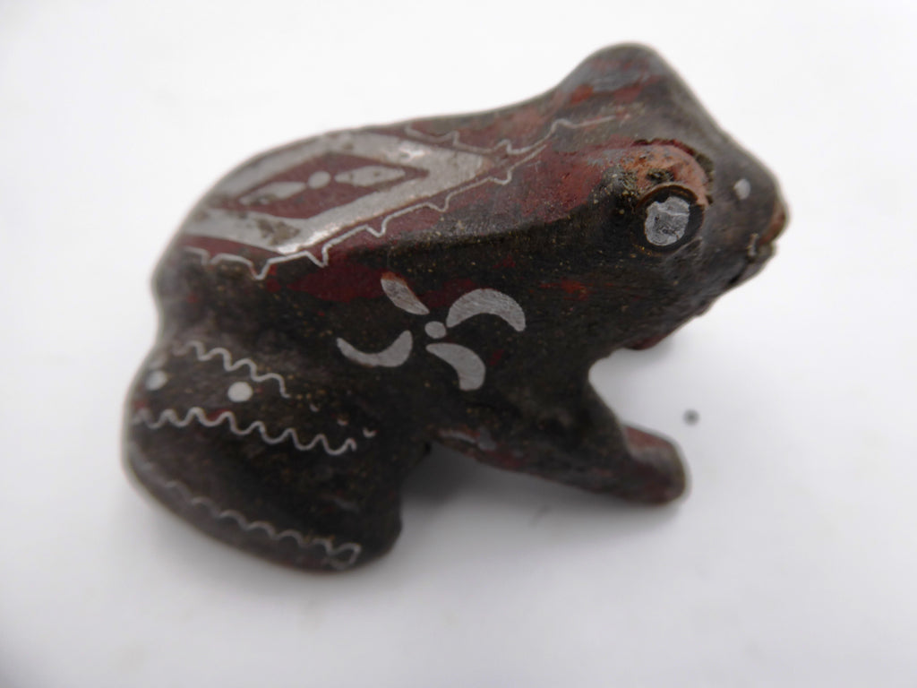 Ancienne grenouille en plomb décoré