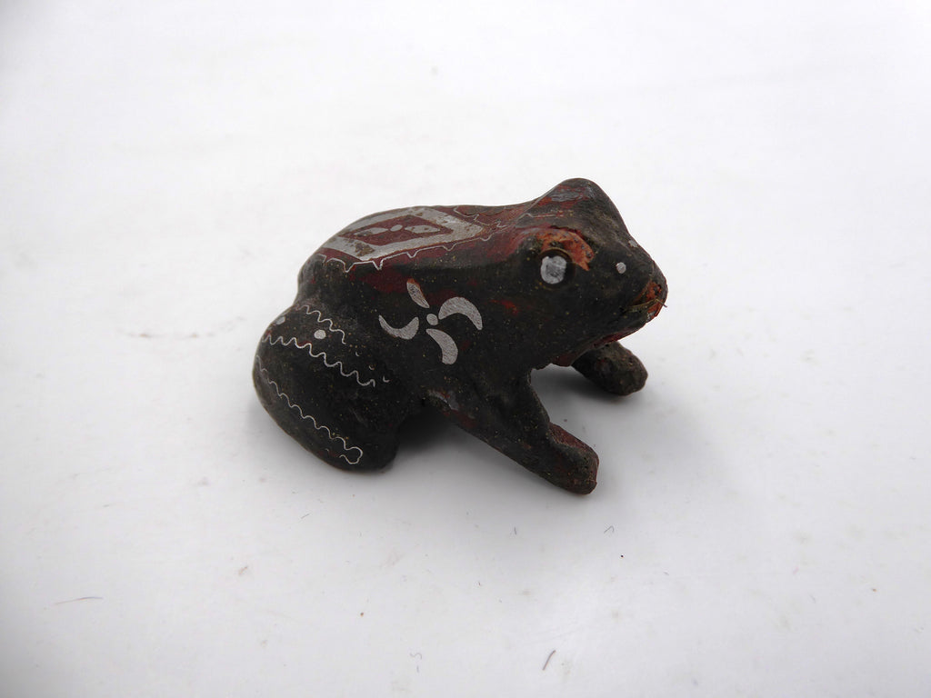 Ancienne grenouille en plomb décoré