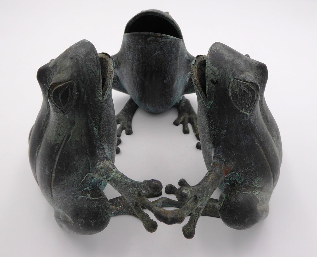 Bronze danse des trois grenouilles