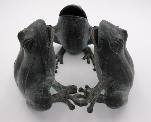 Bronze danse des trois grenouilles