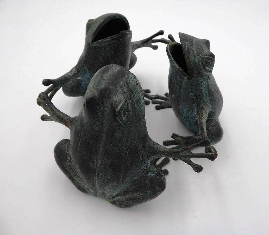 Bronze danse des trois grenouilles