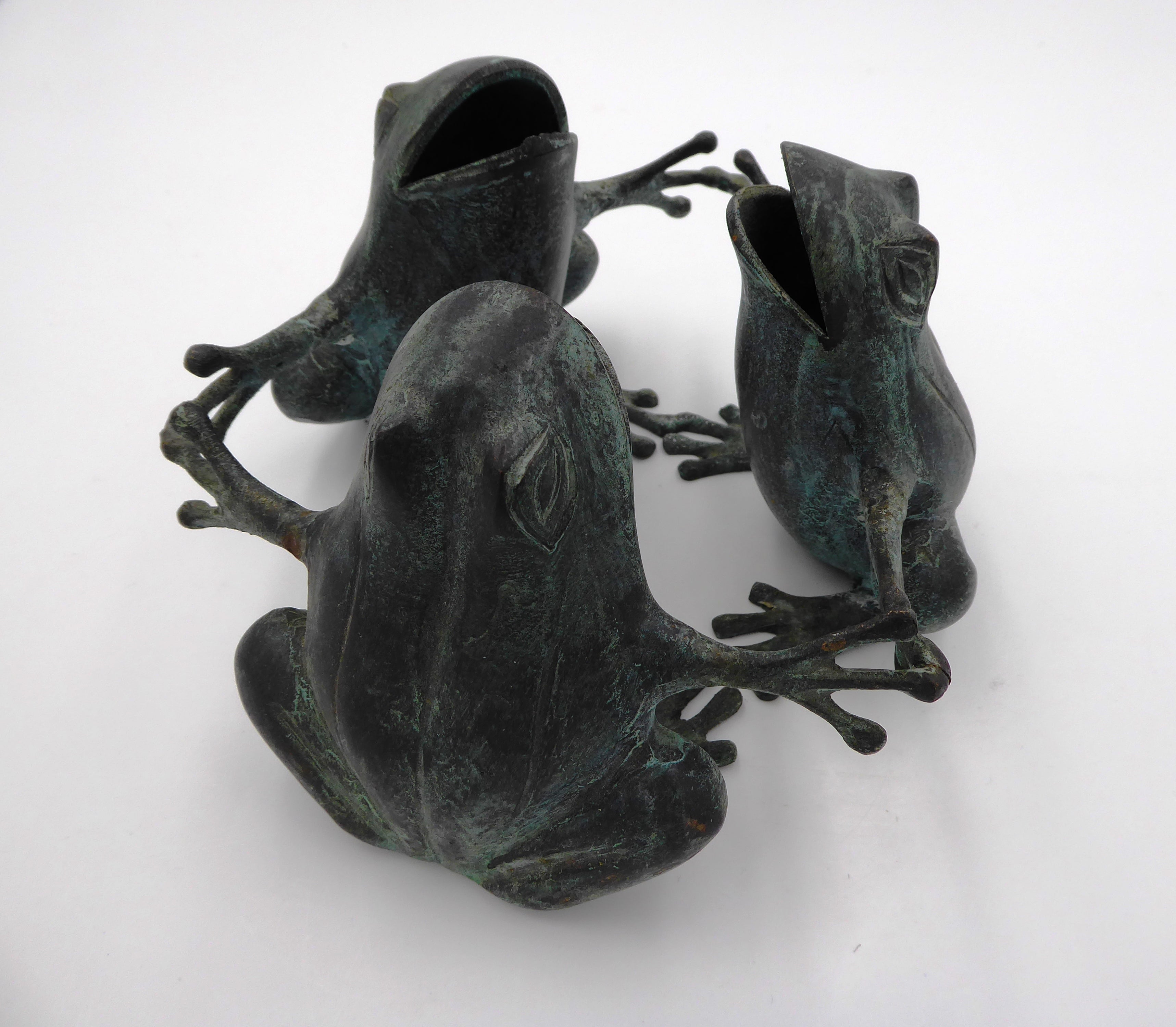Bronze danse des trois grenouilles