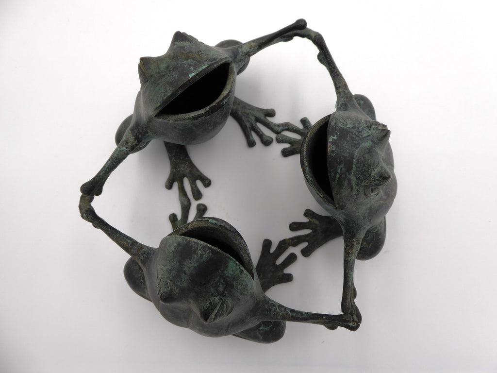 Bronze danse des trois grenouilles