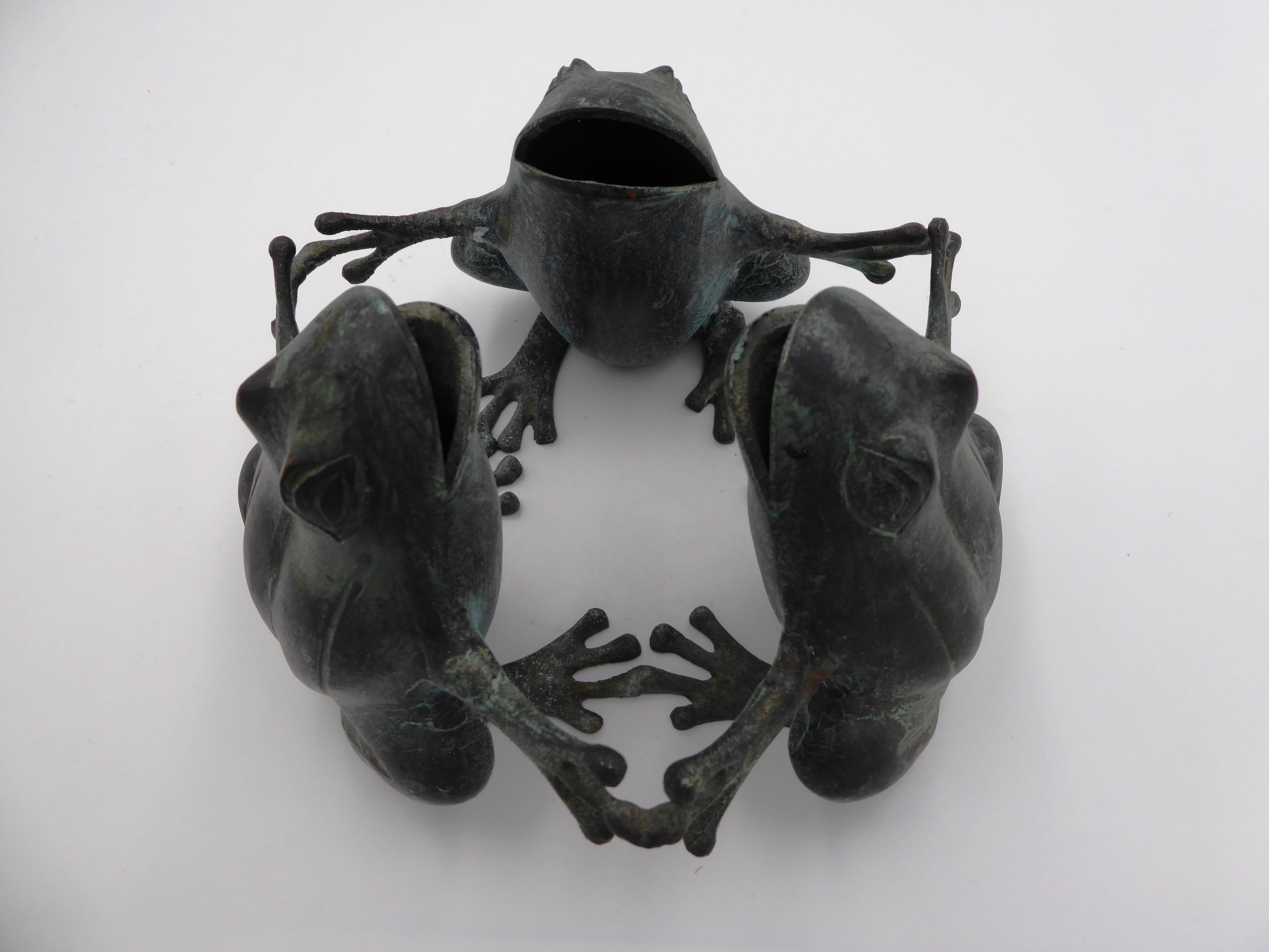 Bronze danse des trois grenouilles