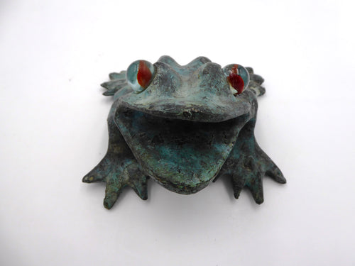 Bronze grenouille aux yeux en verre