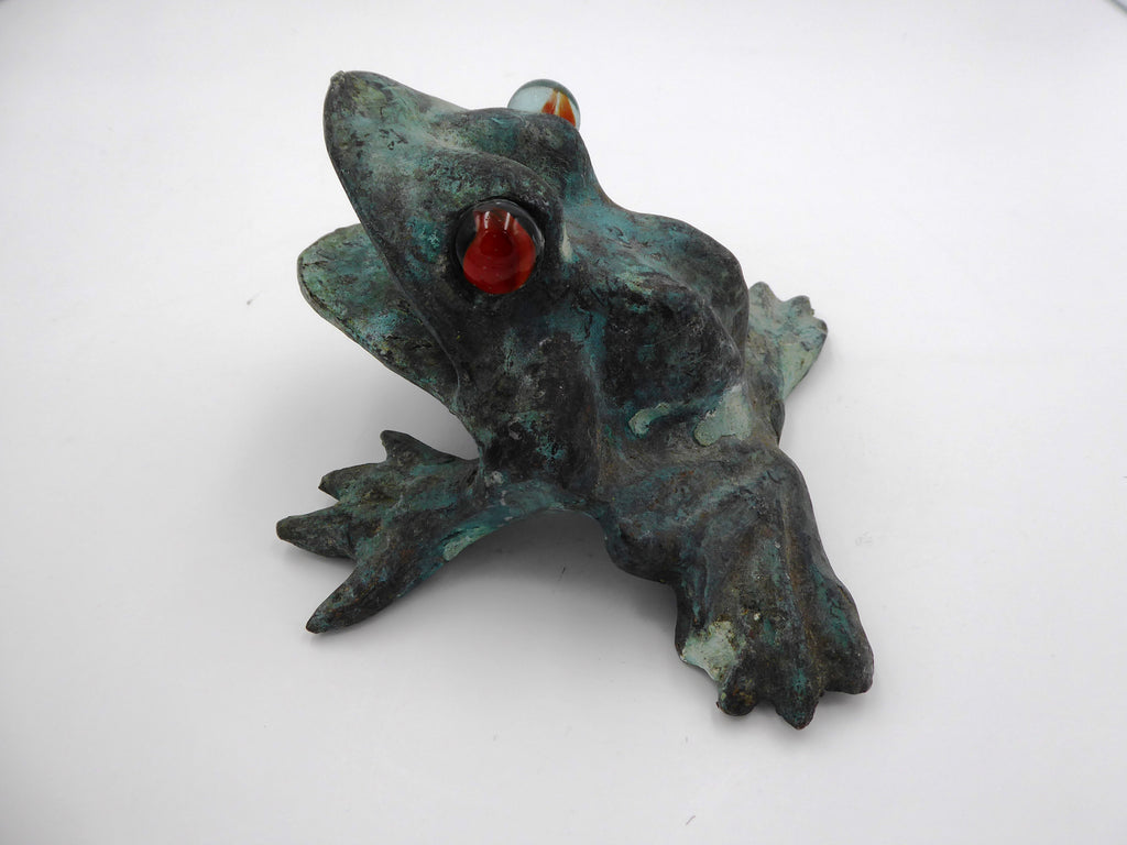 Bronze grenouille aux yeux en verre
