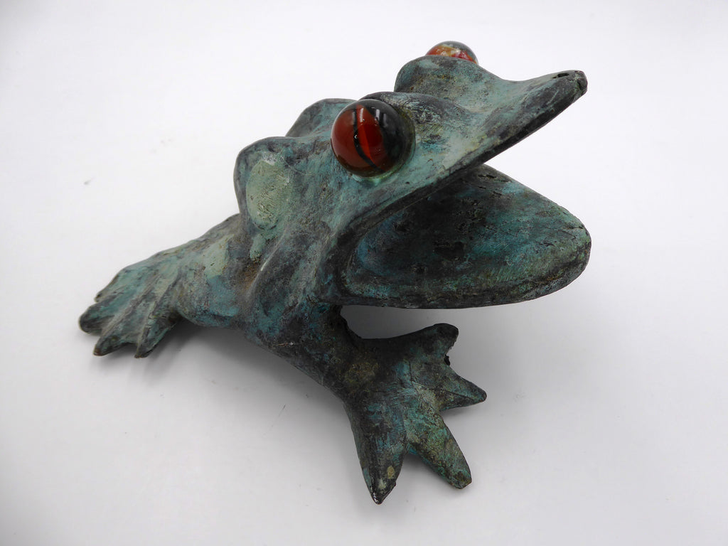 Bronze grenouille aux yeux en verre